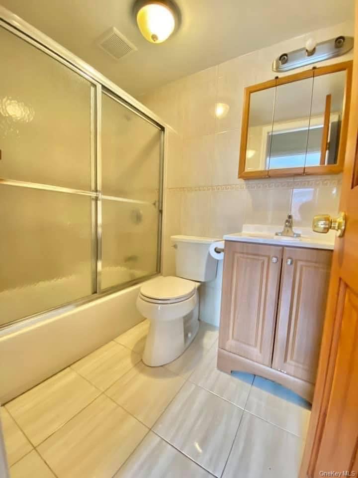 #8 photo, 4033 191st Street, Bayside , NY 11358