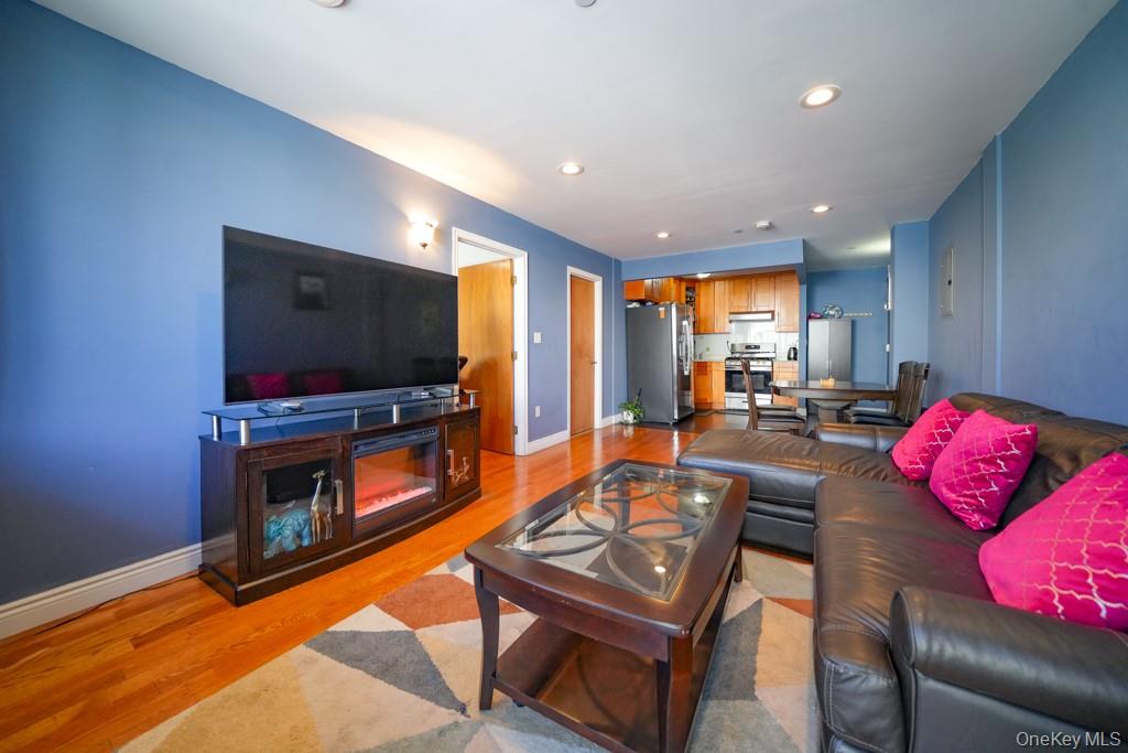 #5 photo, 311 Saint Nicholas Avenue, クイーンズ区 Ridgewood , NY 11385