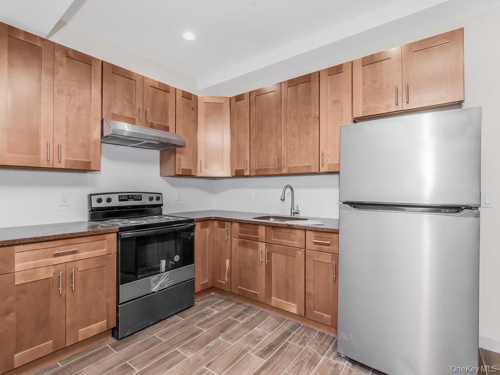 #3 photo, 409 Warburton Avenue, Yonkers , NY 10701