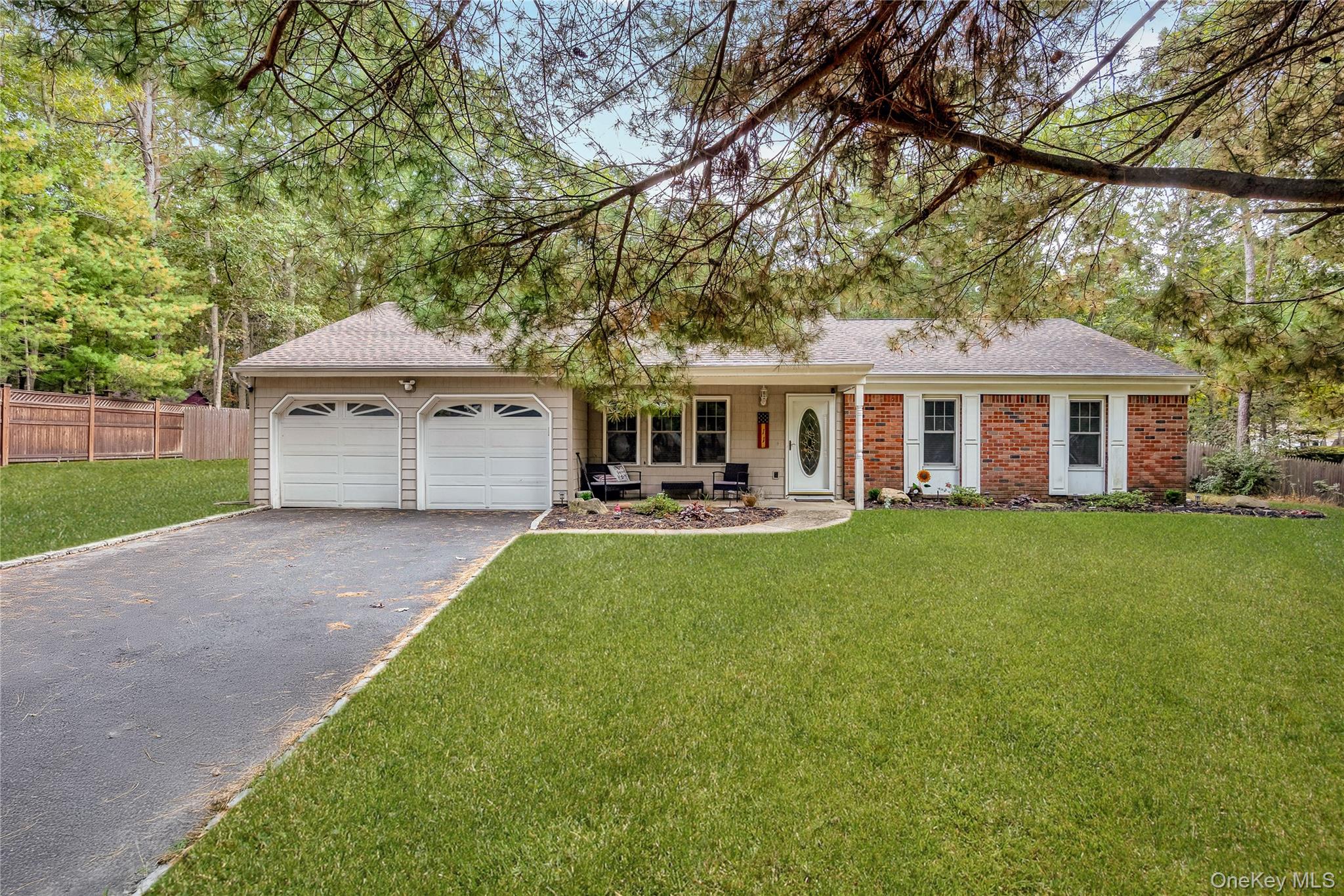 #1 photo, 11 Cobblestone Drive, サフォーク郡 Ridge , NY 11961