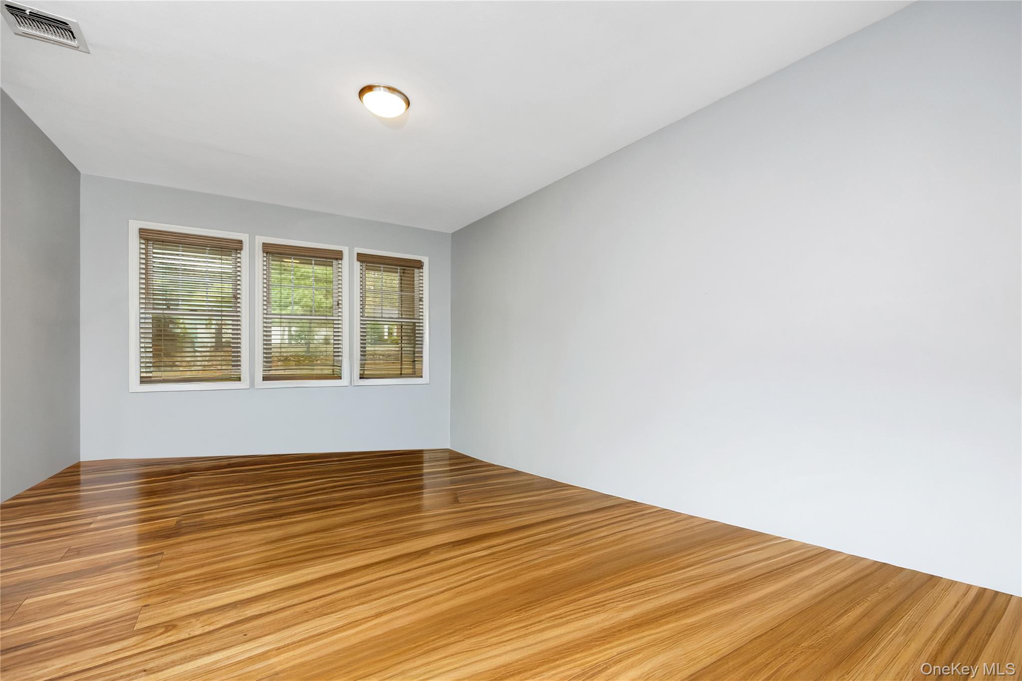 #11 photo, 11 Cobblestone Drive, サフォーク郡 Ridge , NY 11961