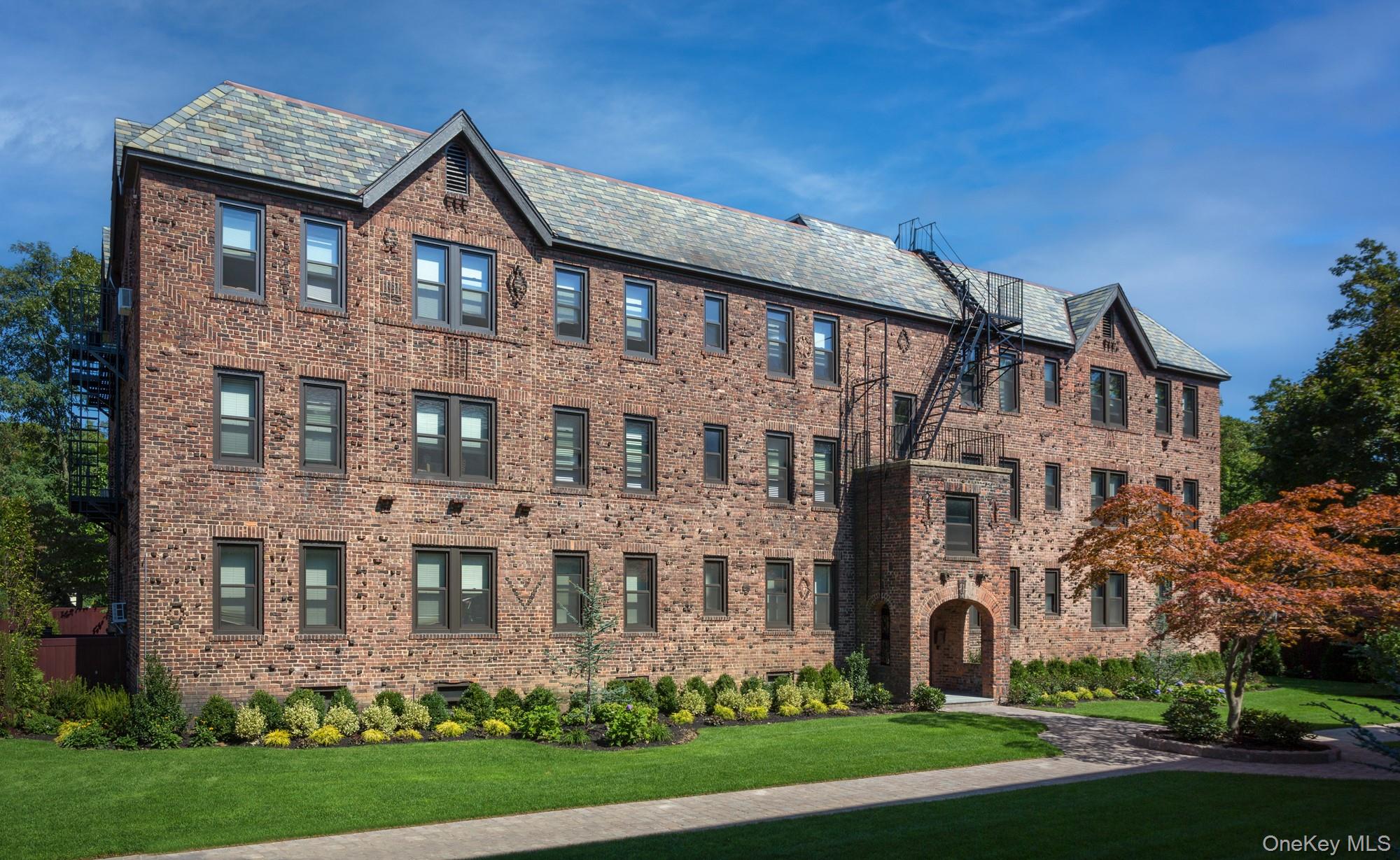 #1 photo, 821 Woodmere Court, 长岛 Woodmere , NY 11598