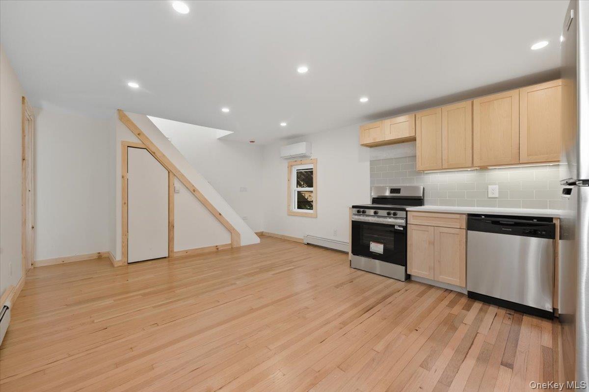 #2 photo, 132A Raymond Street, Rockville Centre , NY 11570