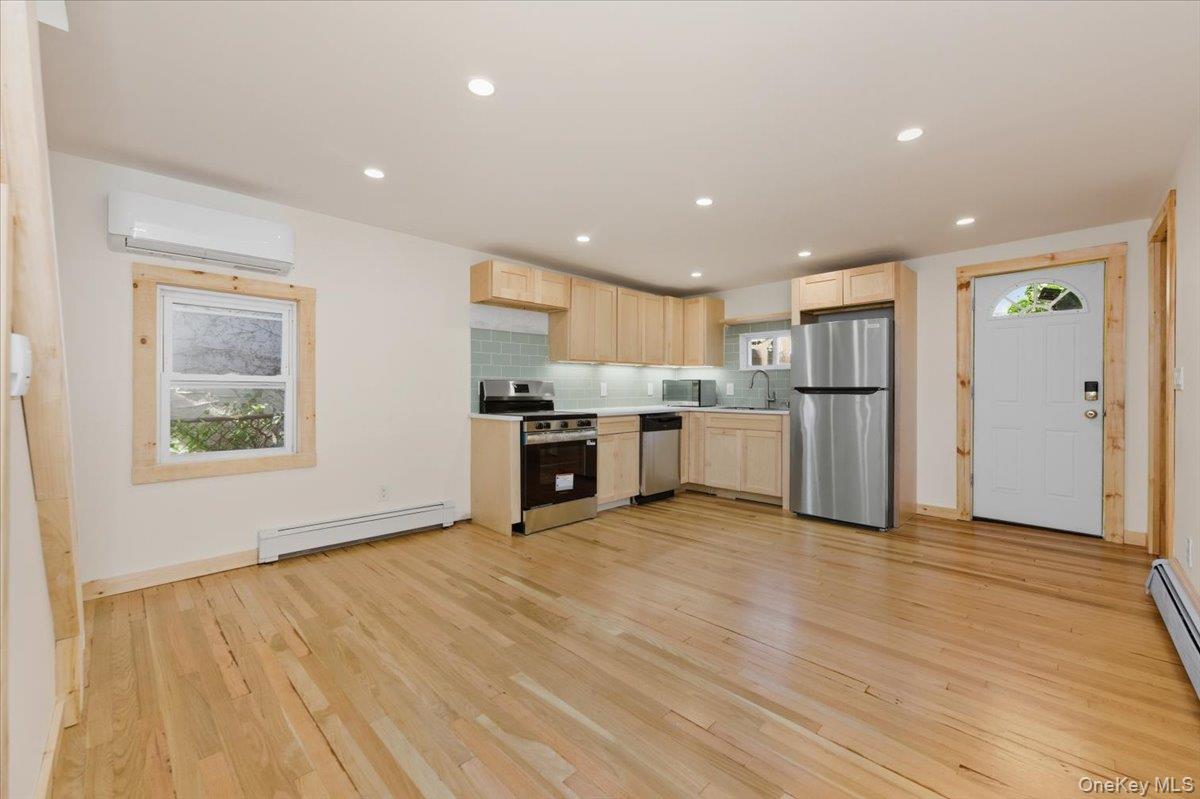 #3 photo, 132A Raymond Street, Rockville Centre , NY 11570