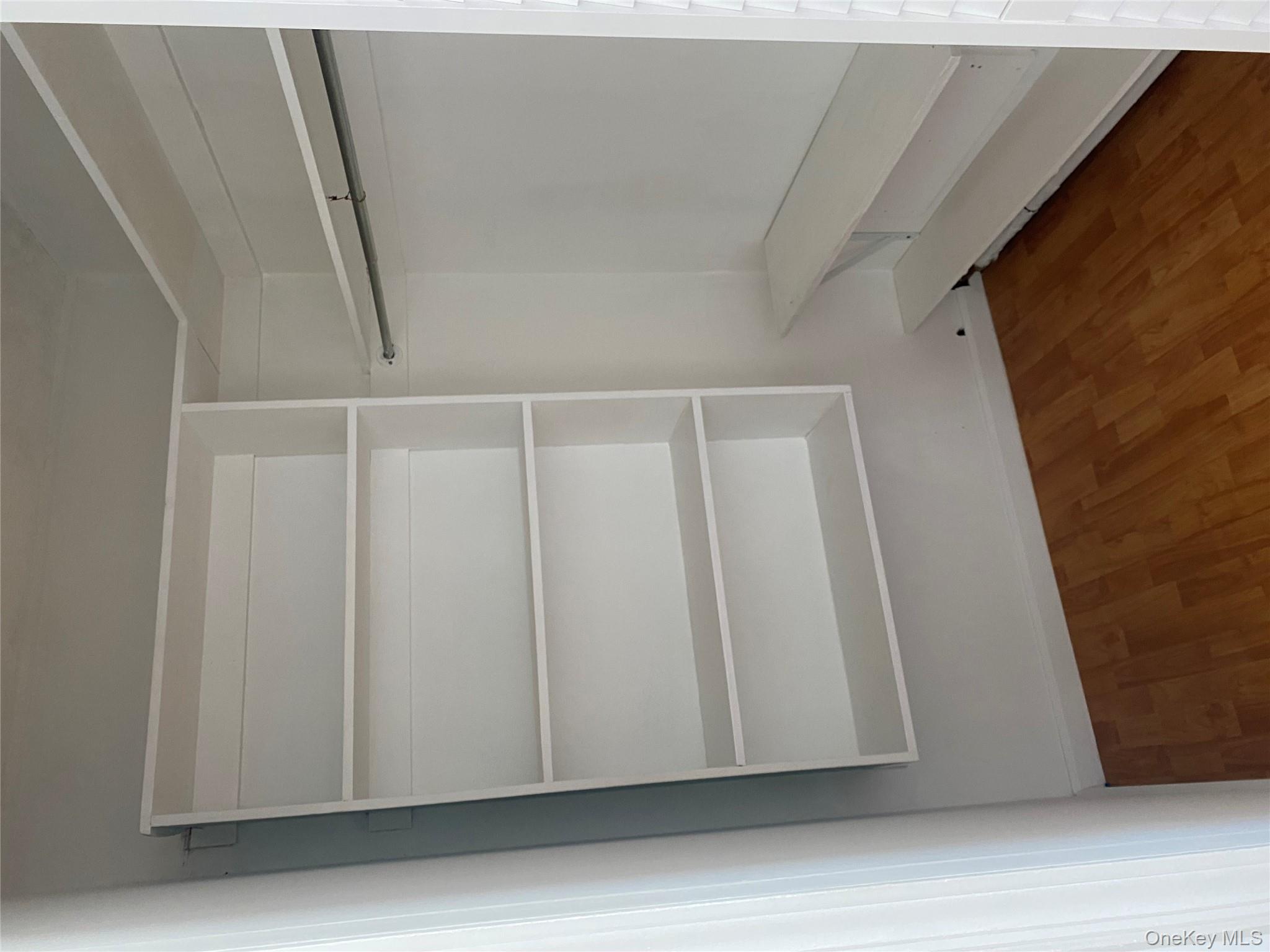 #8 photo, 125 Haven Lane, Levittown , NY 11756