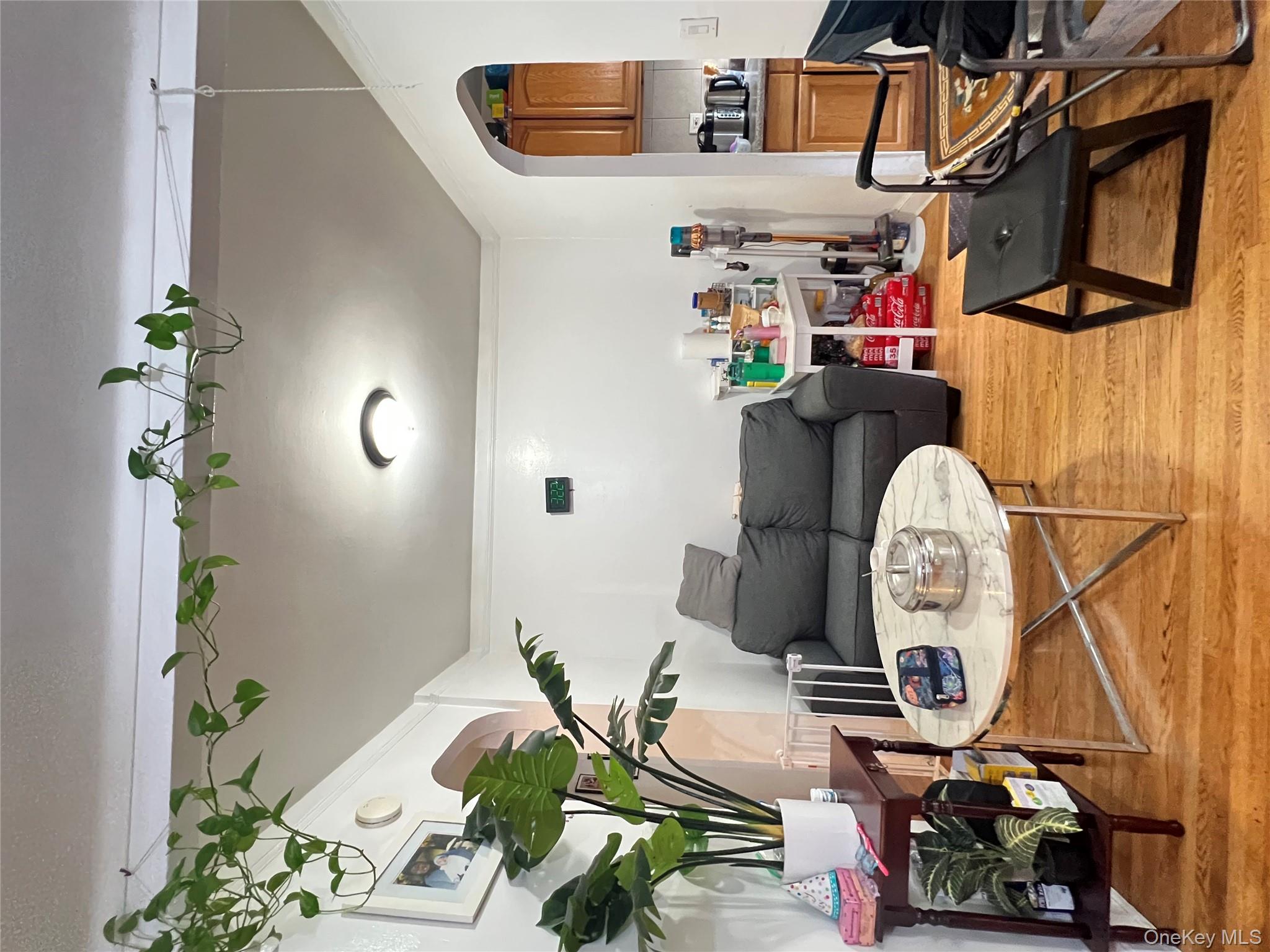 #8 photo, 8009 35th Avenue, クイーンズ区 Jackson Heights , NY 11372