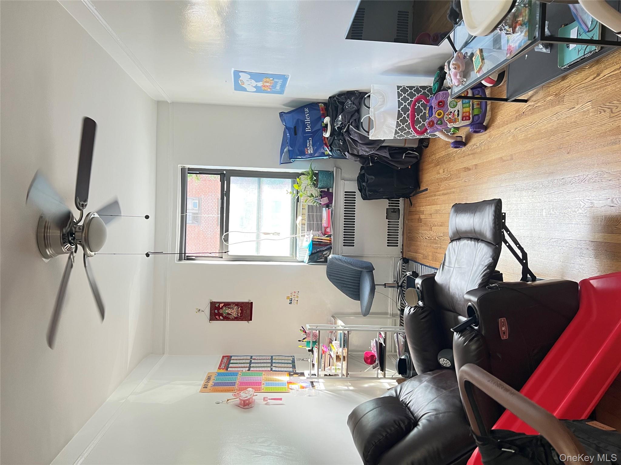 #9 photo, 8009 35th Avenue, クイーンズ区 Jackson Heights , NY 11372