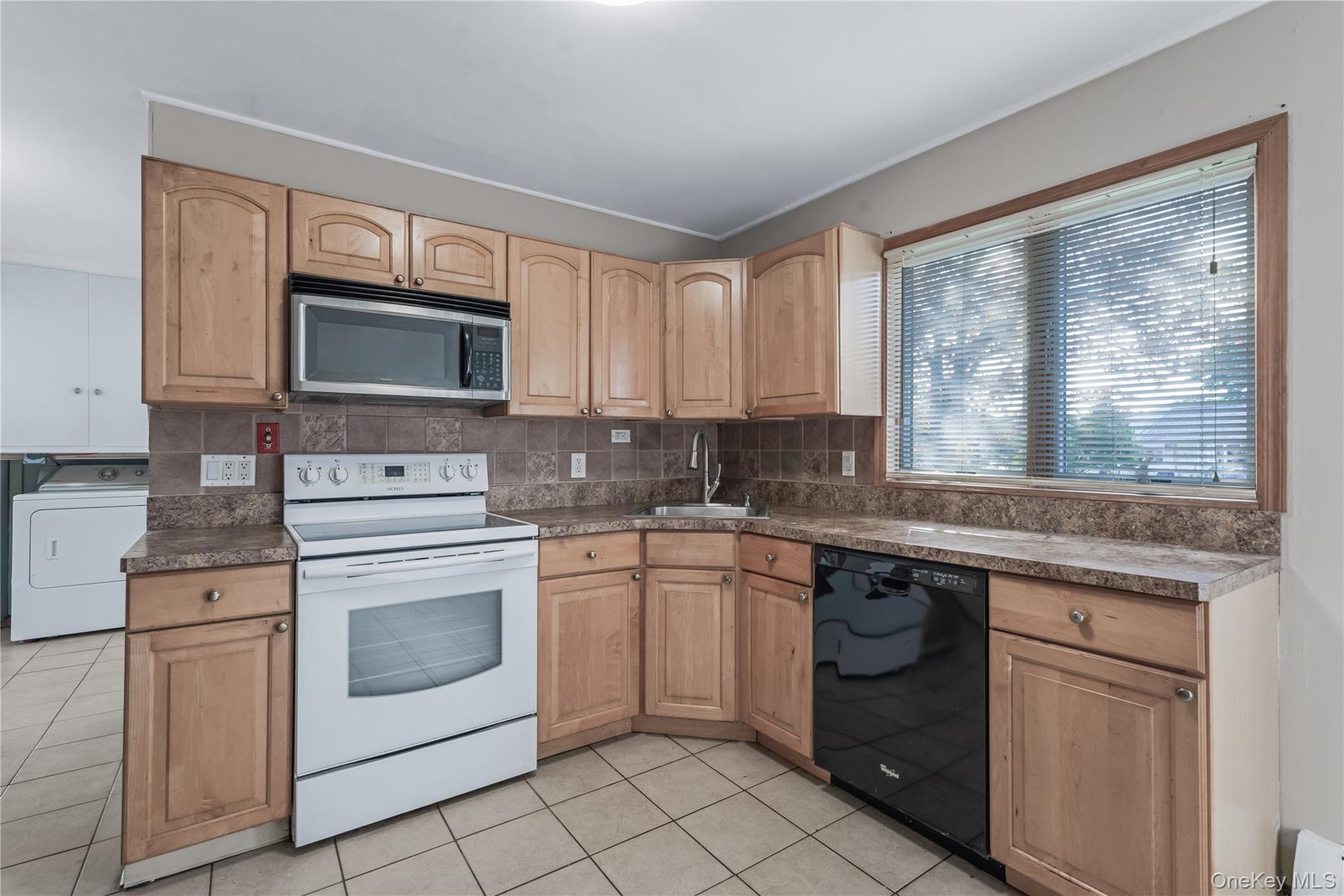 #4 photo, 71 Chimney Lane, Levittown , NY 11756