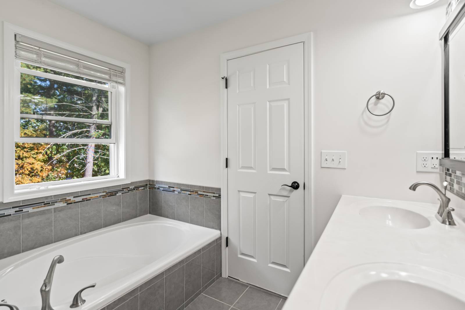 #34 photo, 19 Ridgewood Dr, Mechanicville , NY 12118