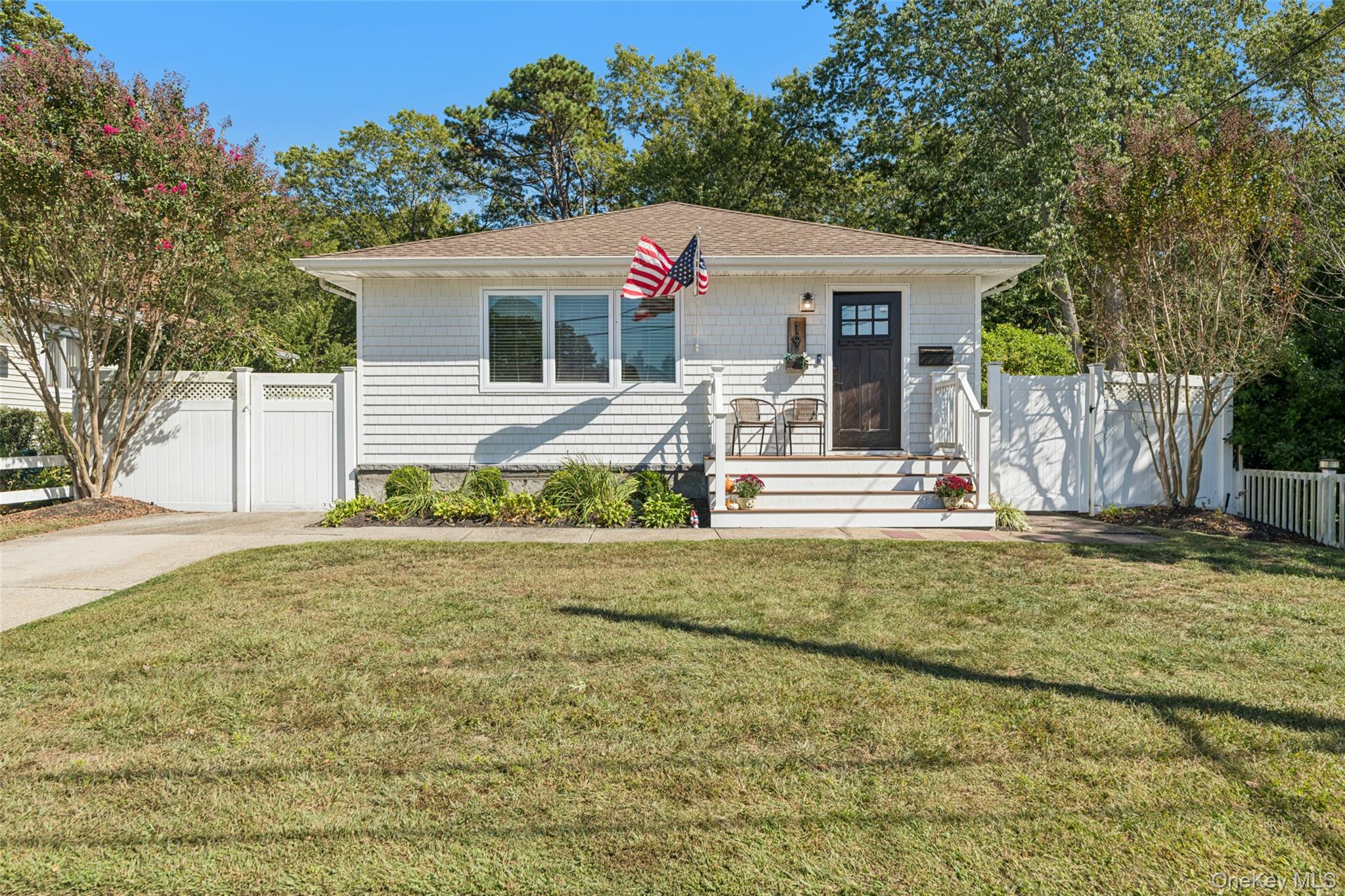 #1 photo, 19 Salem Street, सफ़ोक काउंटी Islip Terrace , NY 11752