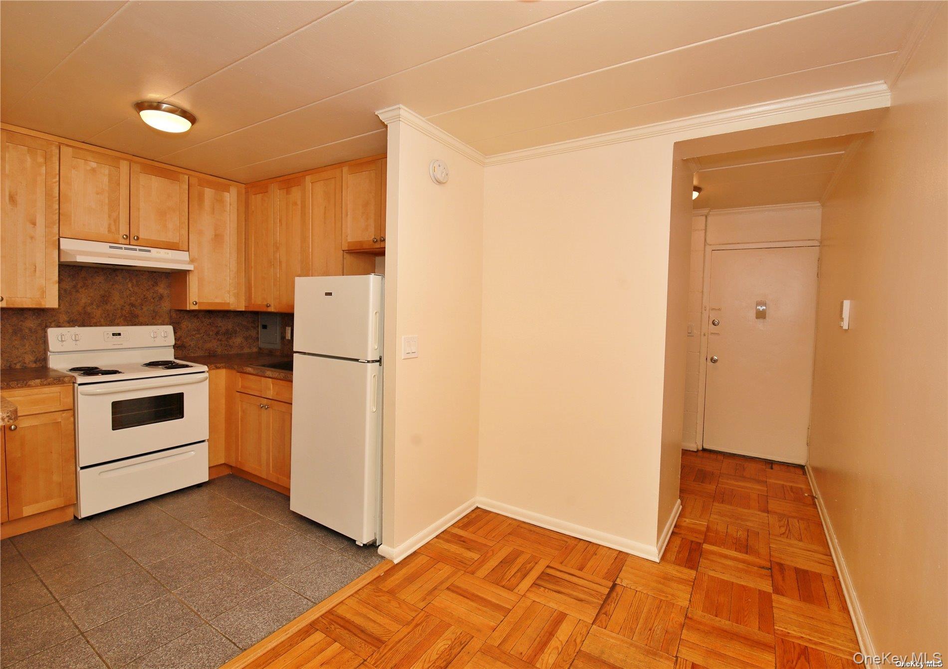 #1 photo, 121 Vincent Ave, Lynbrook , NY 11563