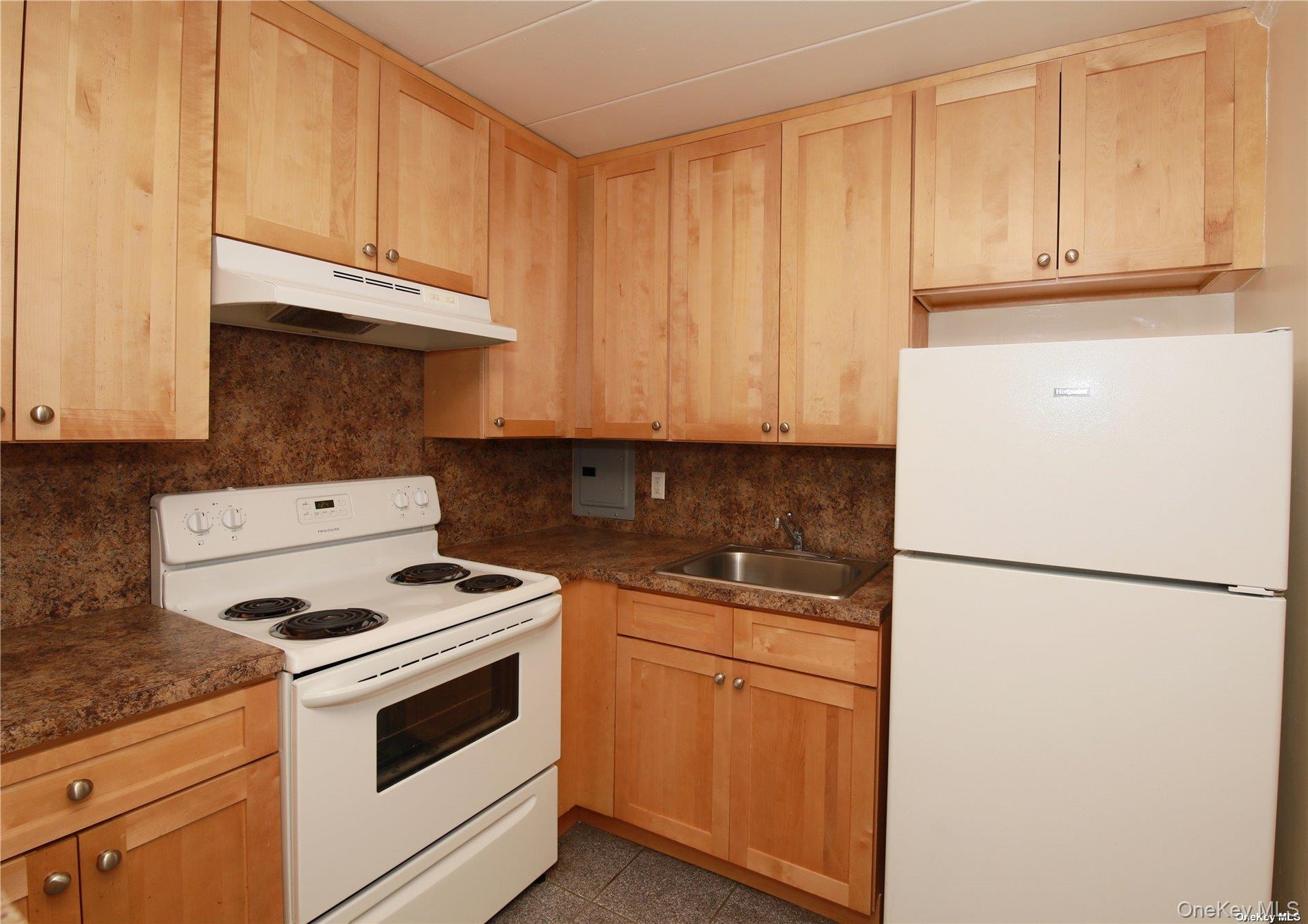 #3 photo, 121 Vincent Ave, Lynbrook , NY 11563