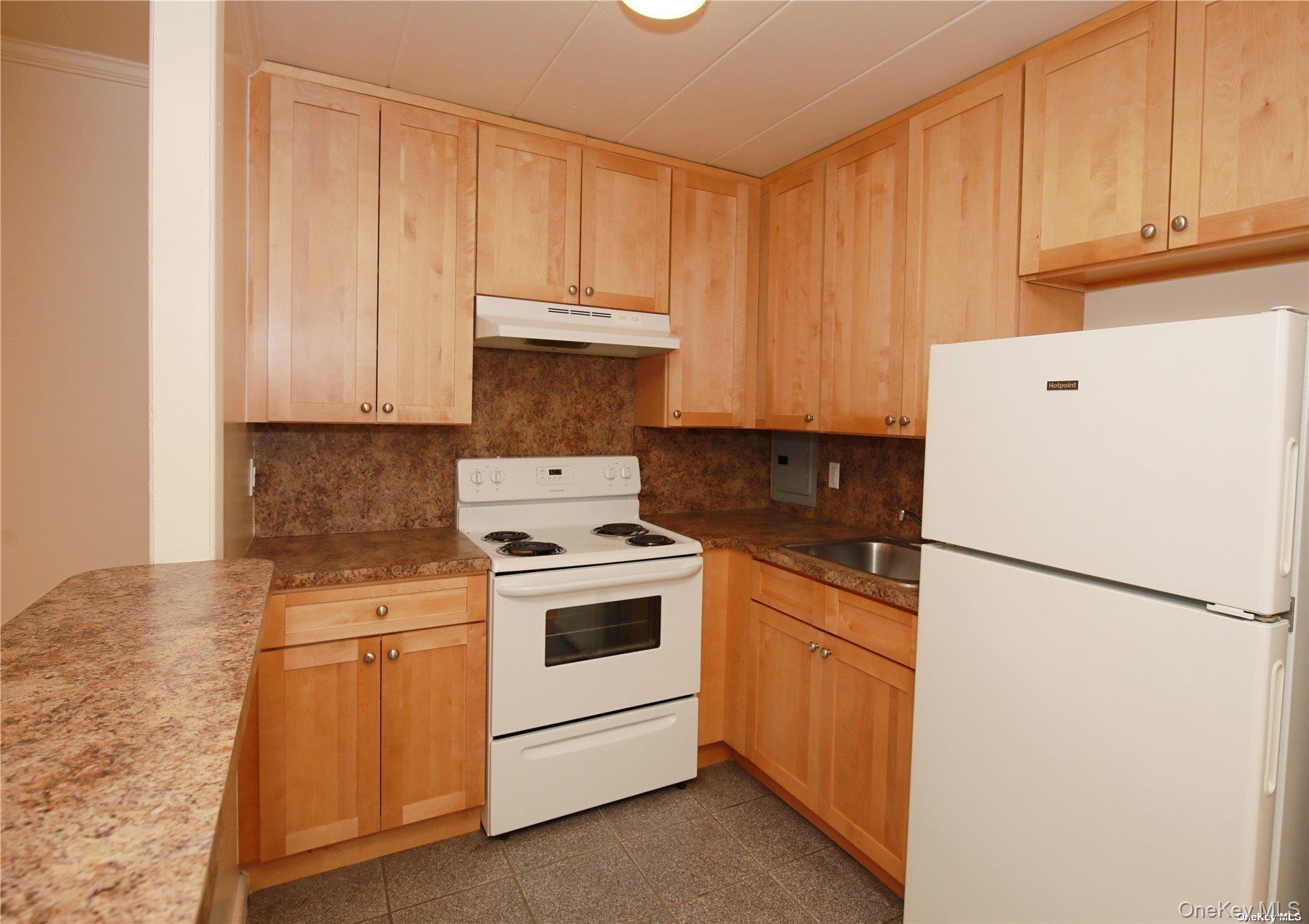 #4 photo, 121 Vincent Ave, Lynbrook , NY 11563