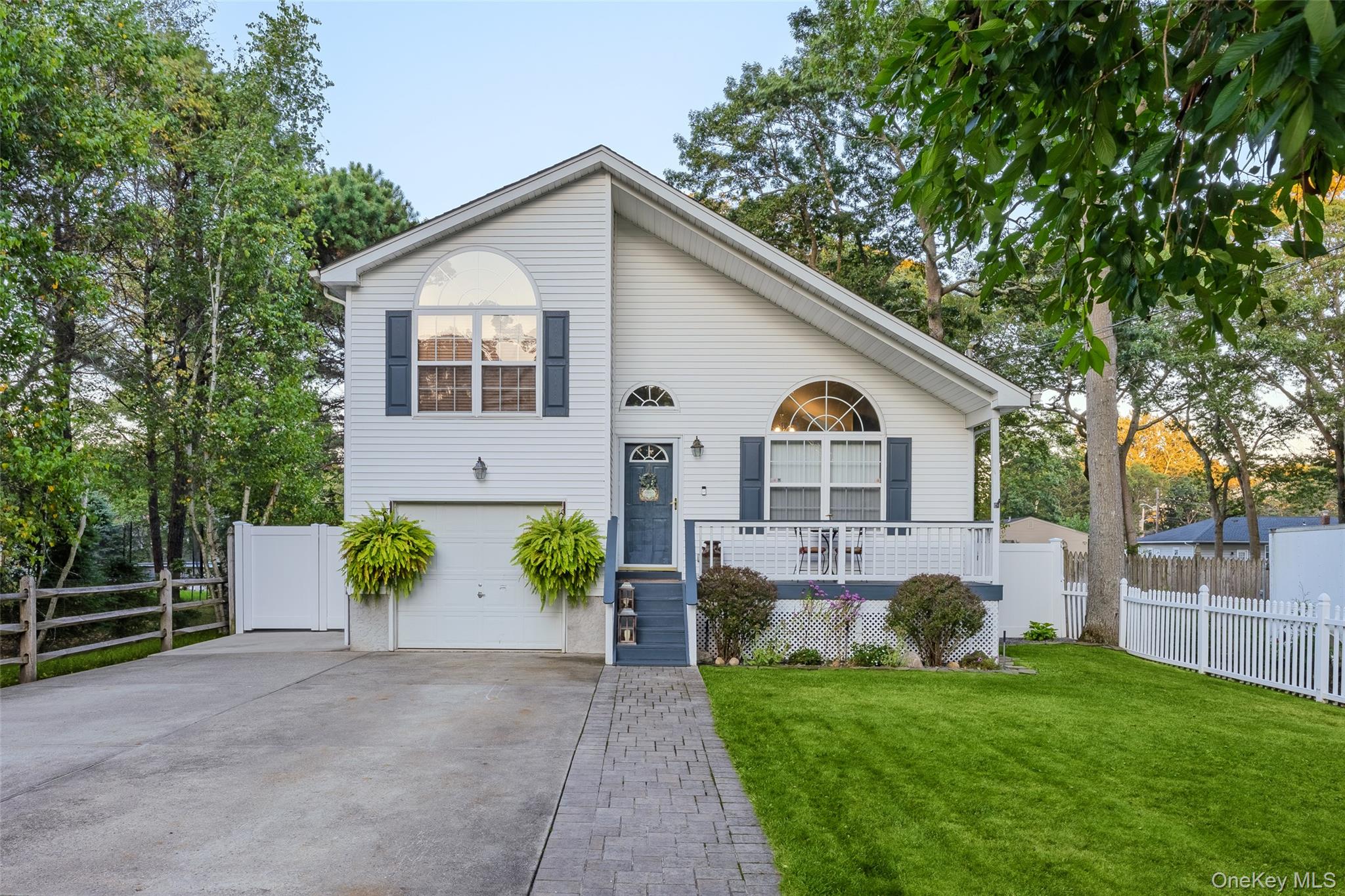 #1 photo, 112 Revilo Avenue, 东长岛 Shirley , NY 11967