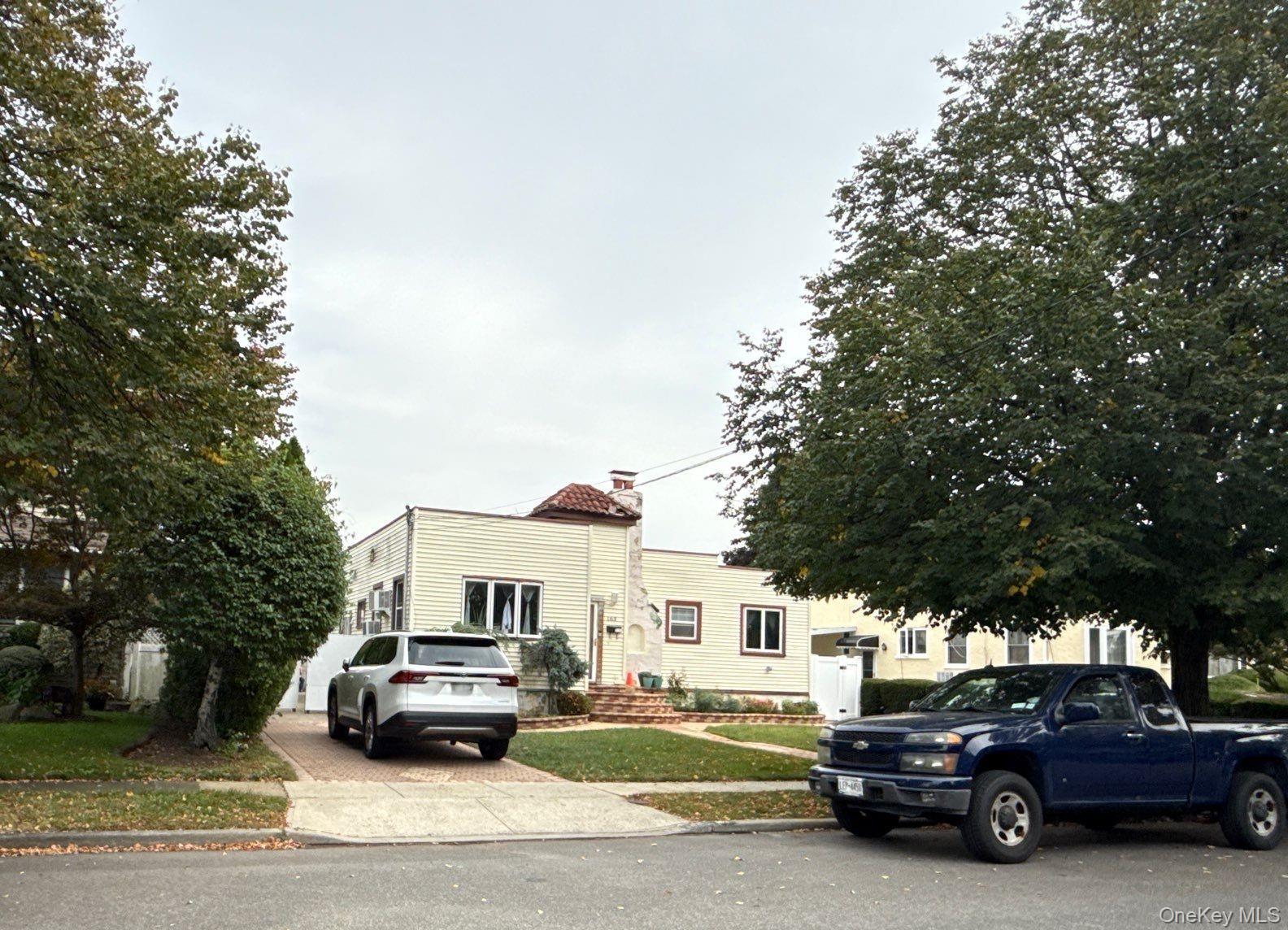 #2 photo, 163 Wynsum Avenue, Merrick , NY 11566