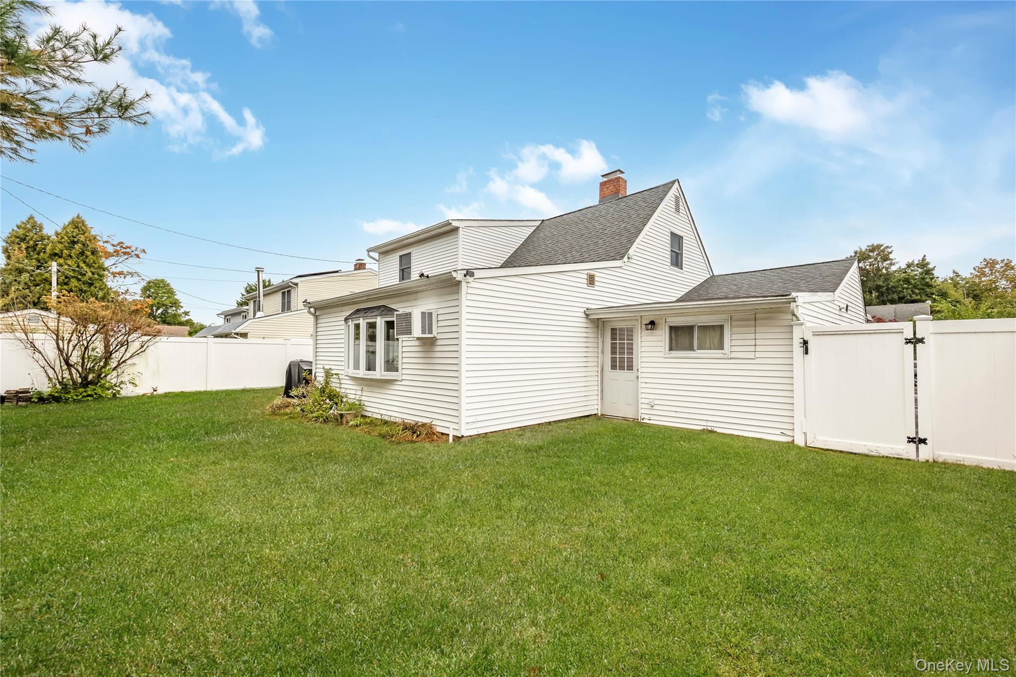 #2 photo, 60 Tiptop Lane, Hicksville , NY 11801