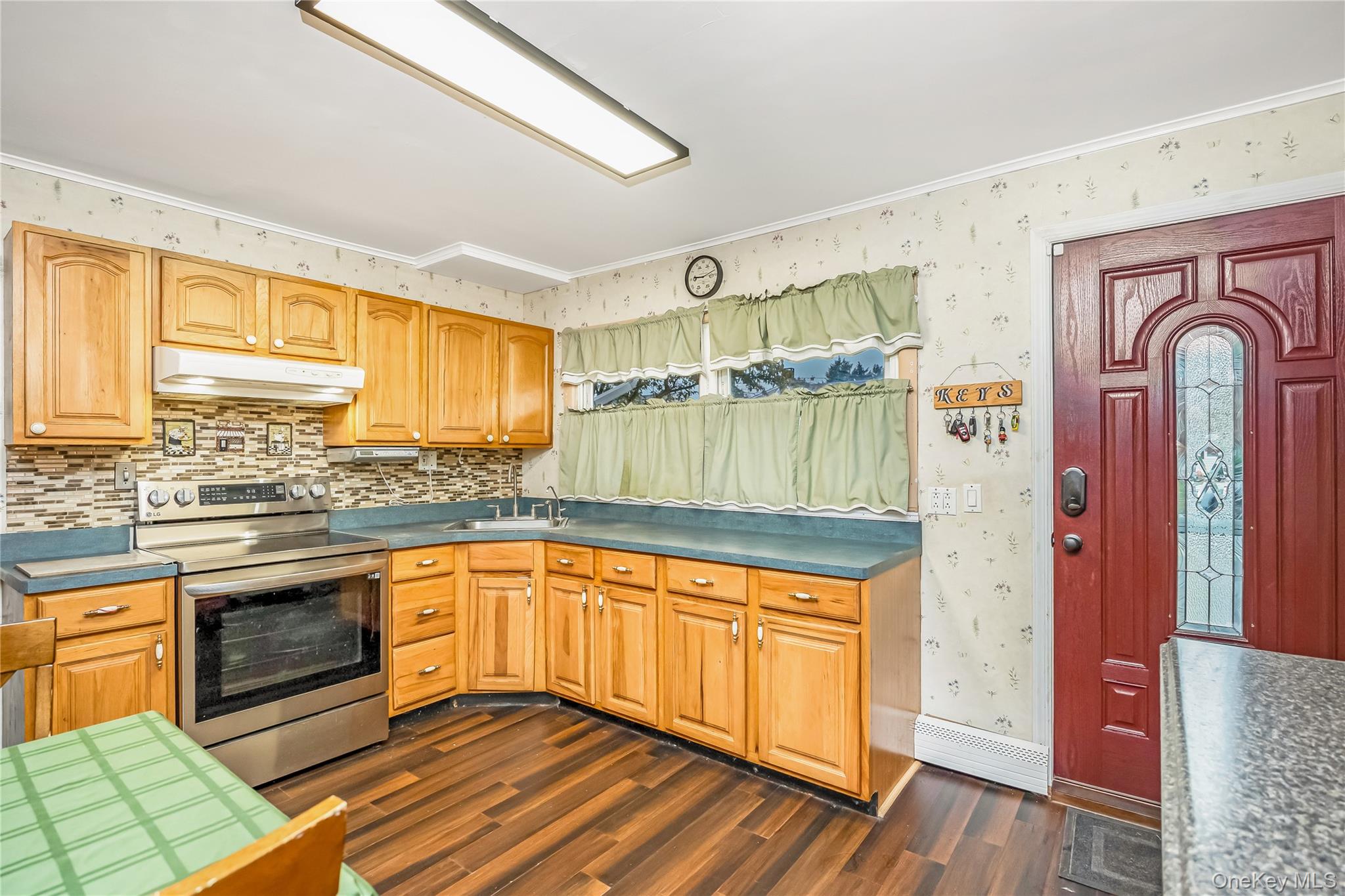 #3 photo, 60 Tiptop Lane, Hicksville , NY 11801