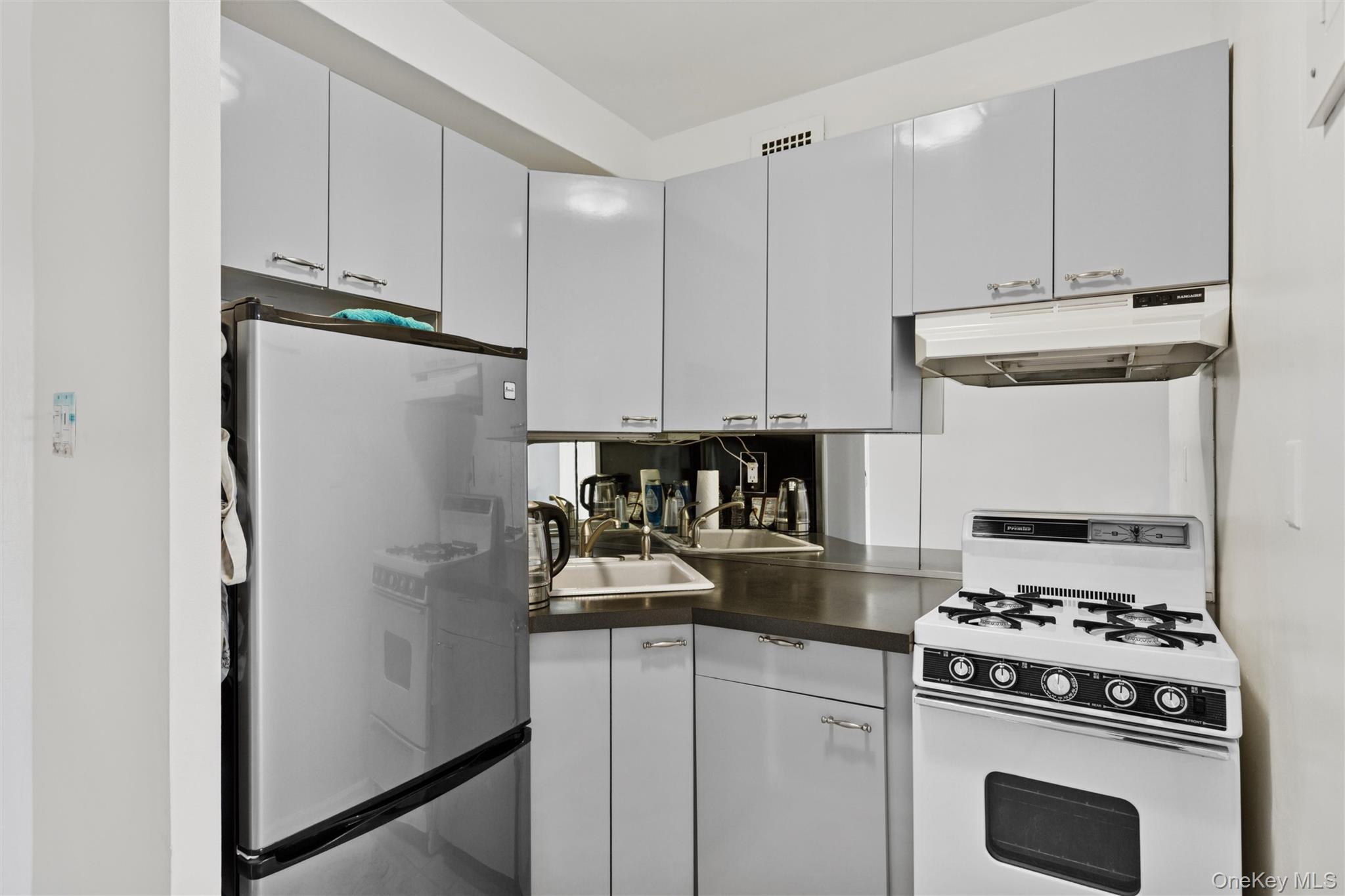 #8 photo, 25 Neptune Boulevard, Long Beach , NY 11561