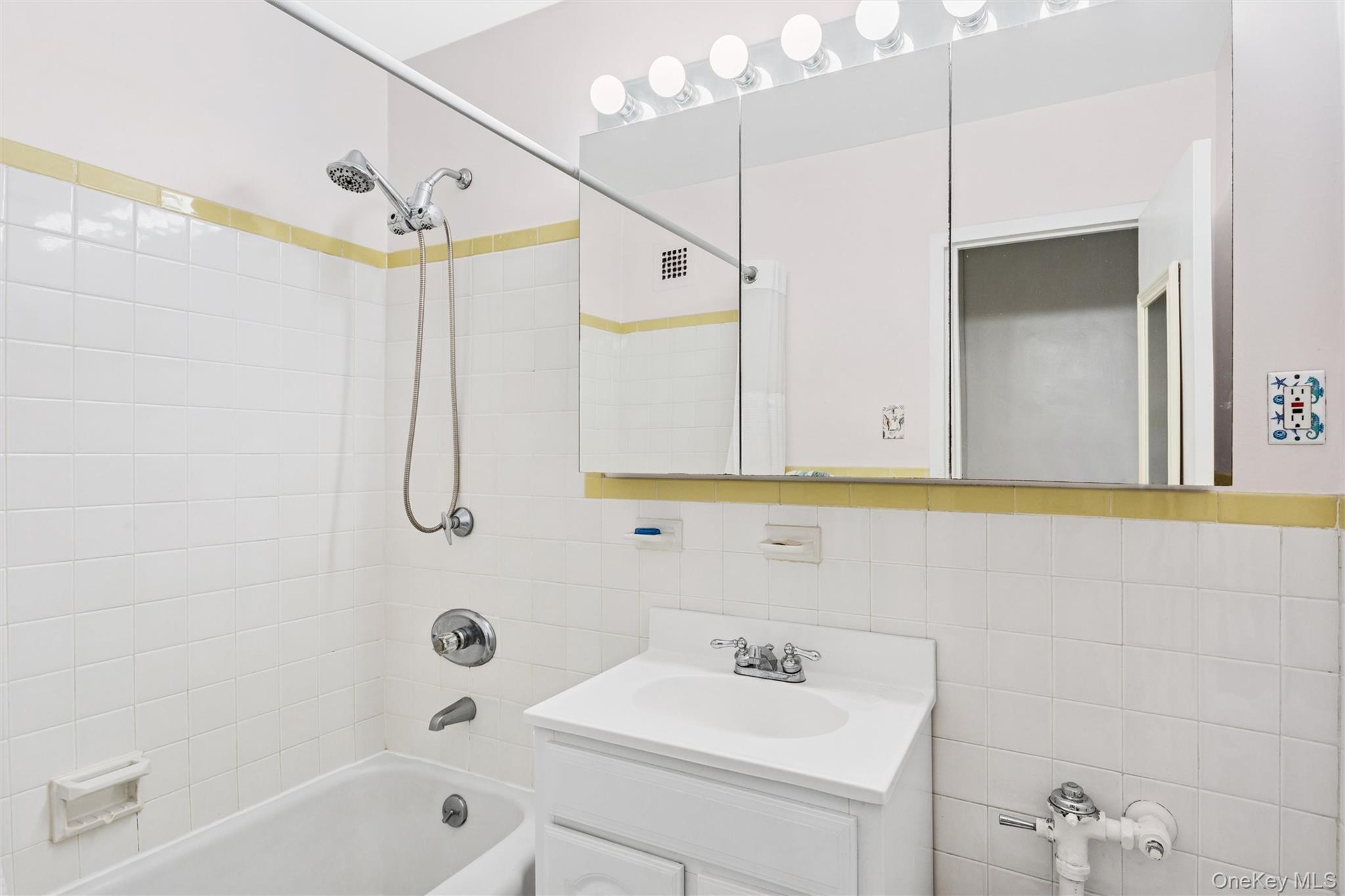 #9 photo, 25 Neptune Boulevard, Long Beach , NY 11561