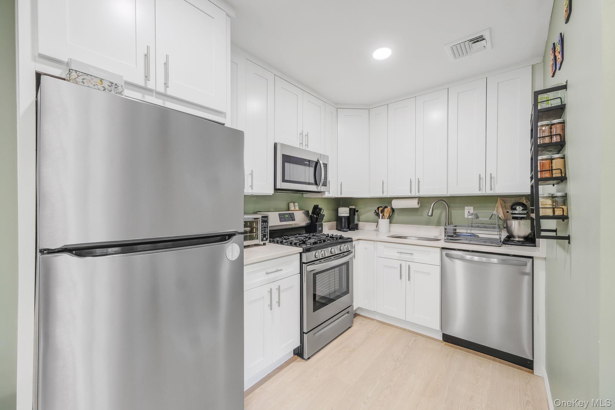 #13 photo, 2 sierra ct, サフォーク郡 Coram , NY 11727