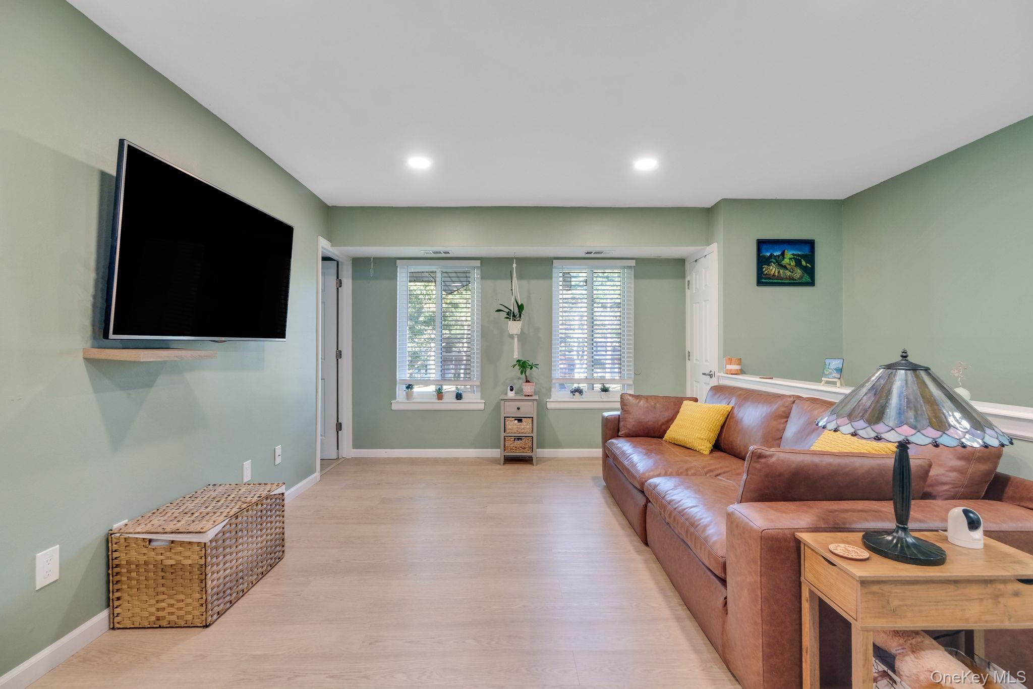 #9 photo, 2 sierra ct, サフォーク郡 Coram , NY 11727