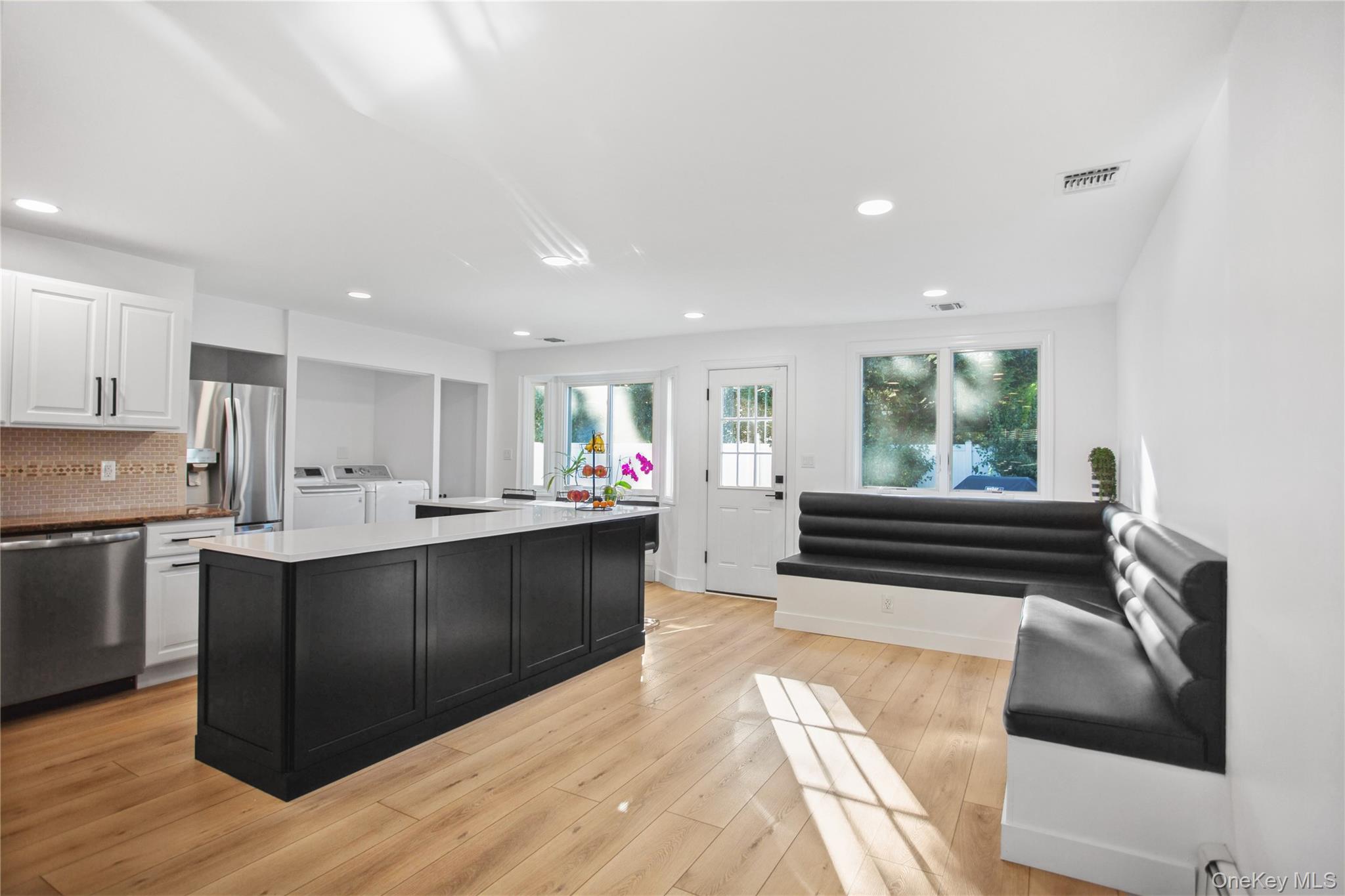 #11 photo, 110 Hampton Way, नासाउ काउंटी Merrick , NY 11566