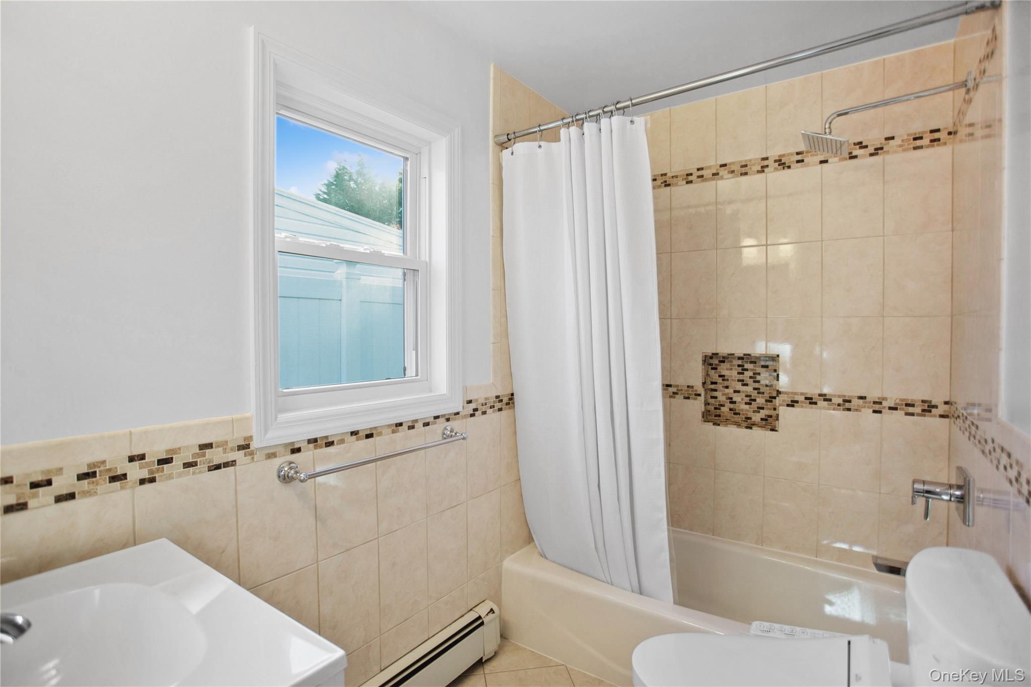 #15 photo, 110 Hampton Way, नासाउ काउंटी Merrick , NY 11566