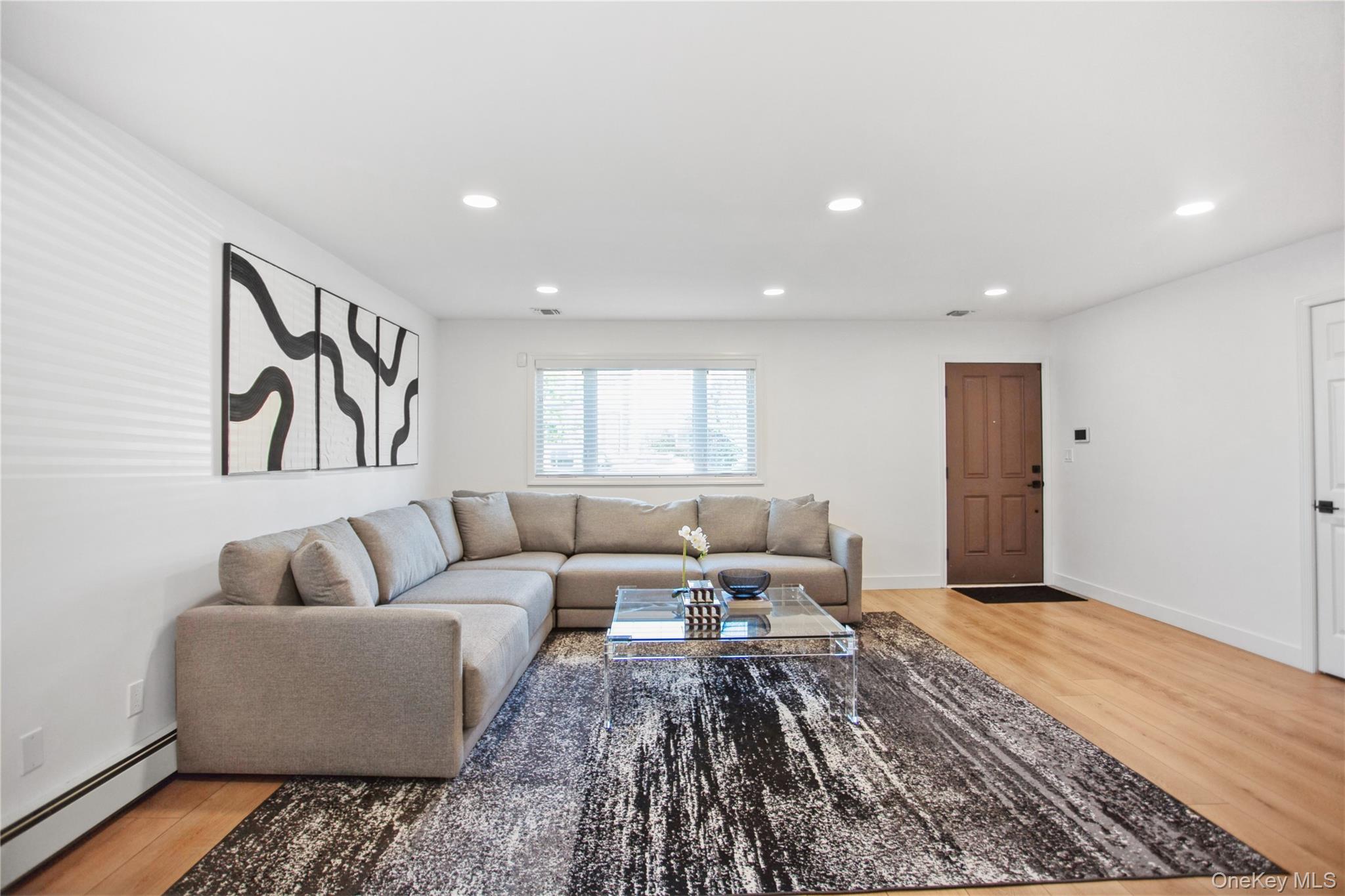 #3 photo, 110 Hampton Way, नासाउ काउंटी Merrick , NY 11566