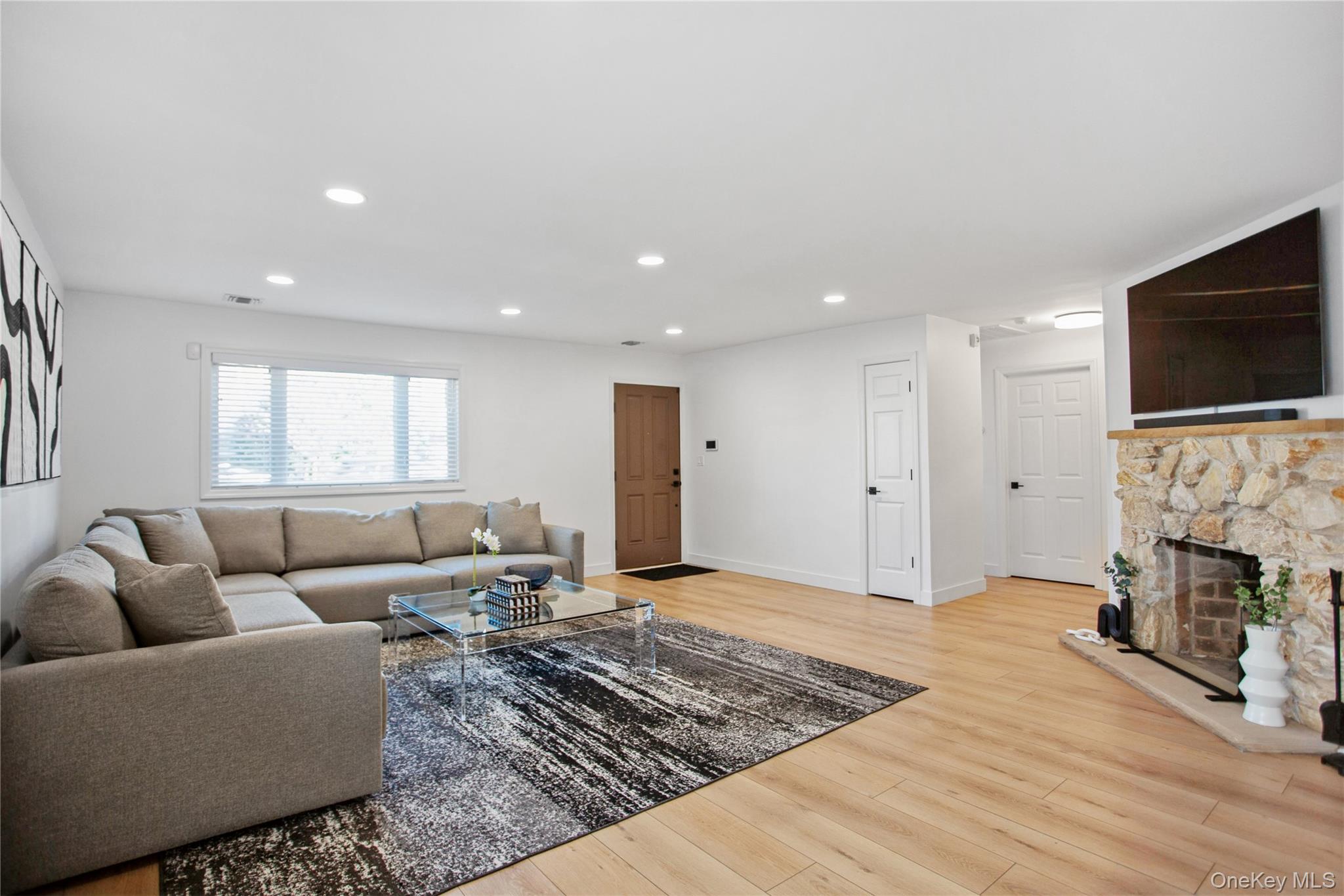 #9 photo, 110 Hampton Way, नासाउ काउंटी Merrick , NY 11566