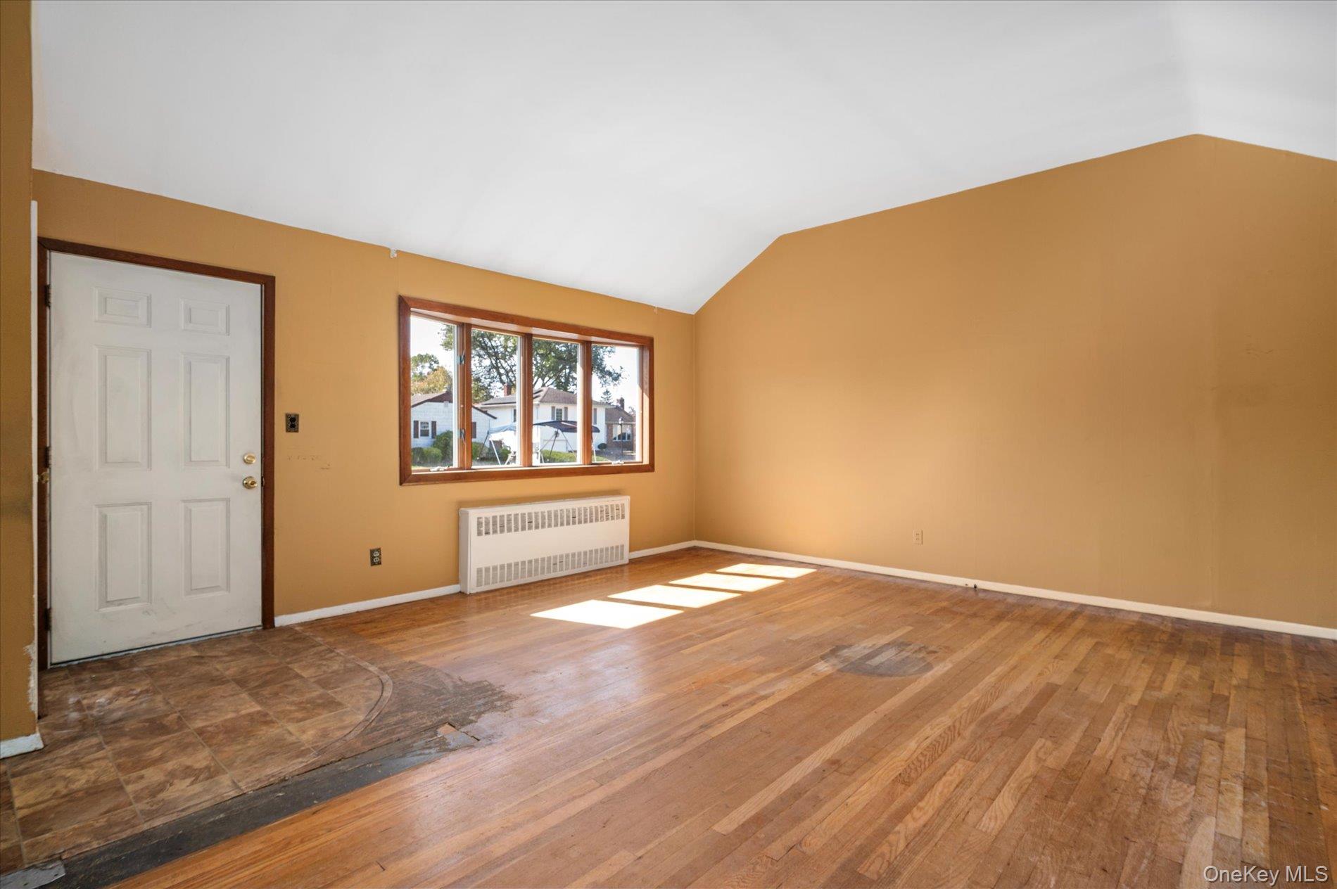 #4 photo, 4057 Eve Drive, מחוז נסאו Seaford , NY 11783