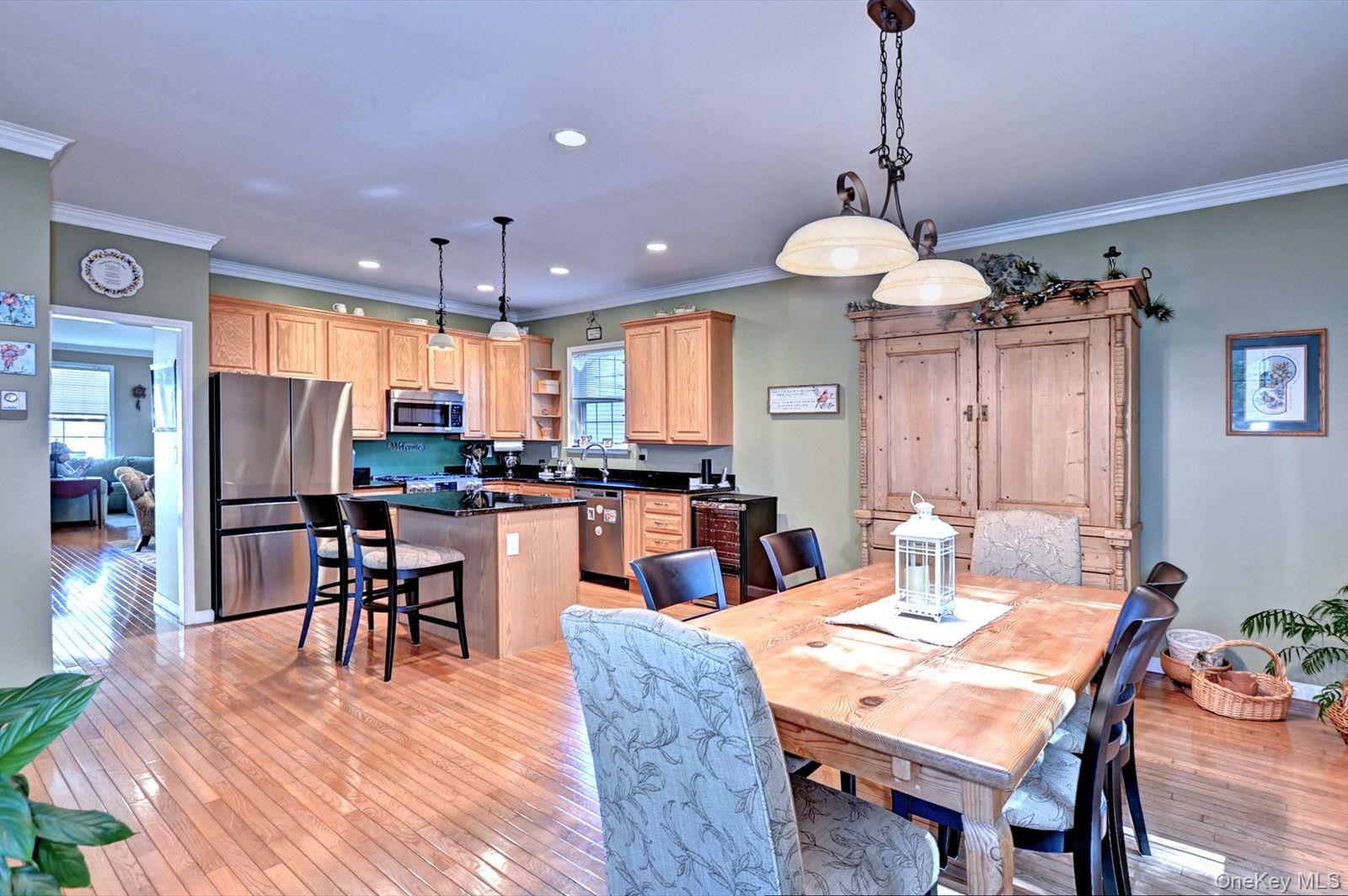 #11 photo, 410 Mystic Way, Bay Shore , NY 11706