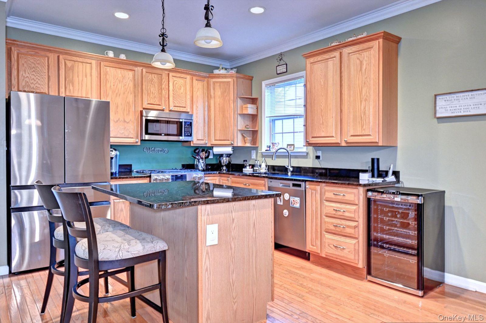 #12 photo, 410 Mystic Way, Bay Shore , NY 11706