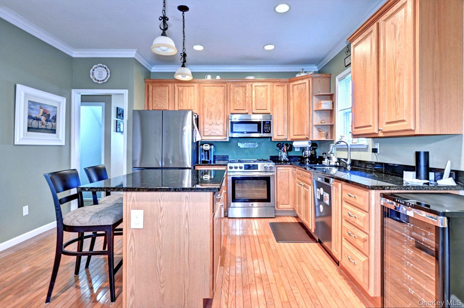 #13 photo, 410 Mystic Way, Bay Shore , NY 11706