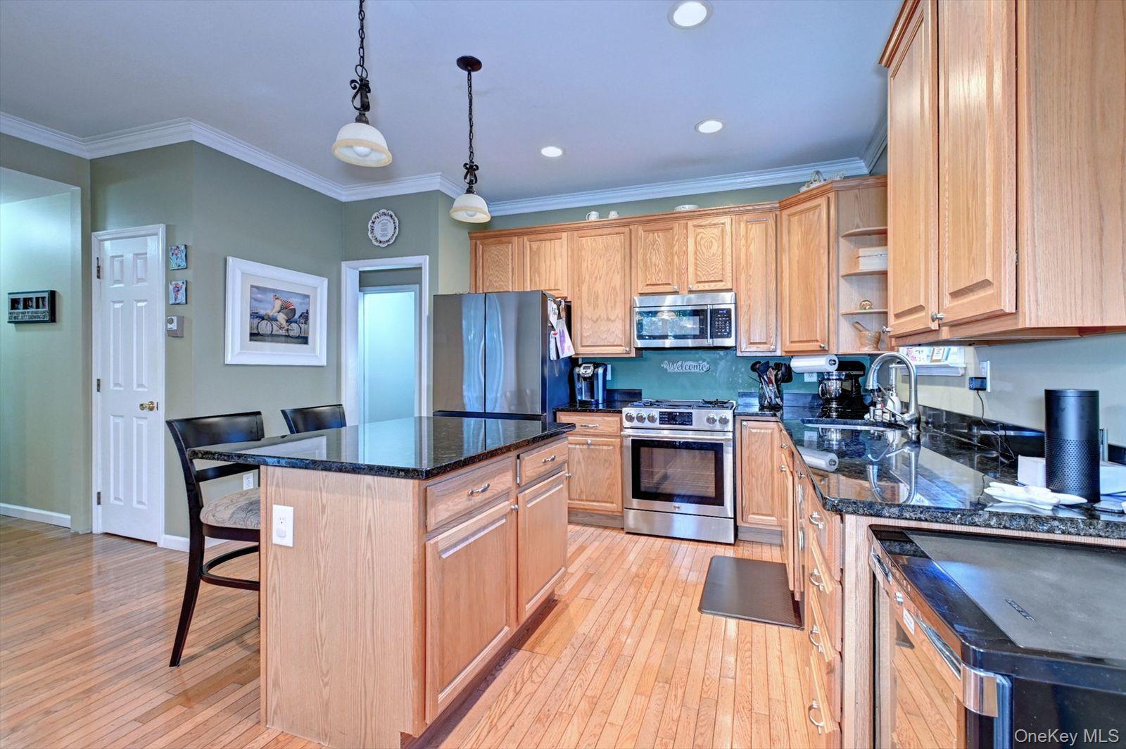 #14 photo, 410 Mystic Way, Bay Shore , NY 11706