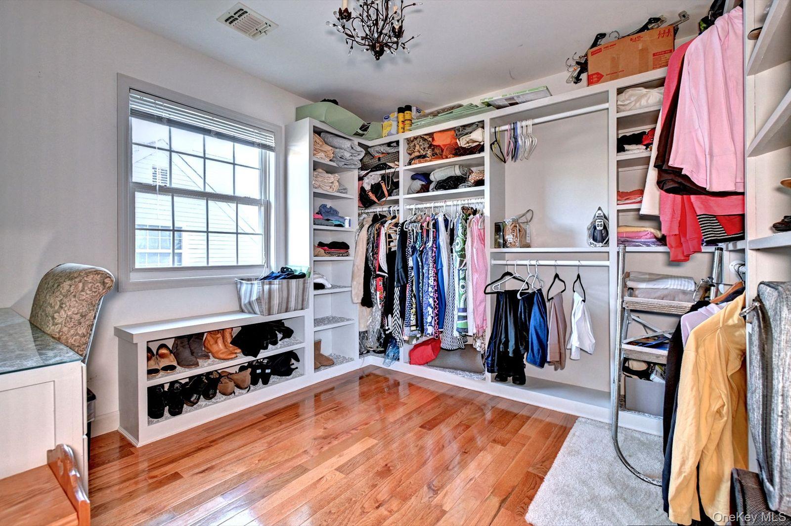 #20 photo, 410 Mystic Way, Bay Shore , NY 11706