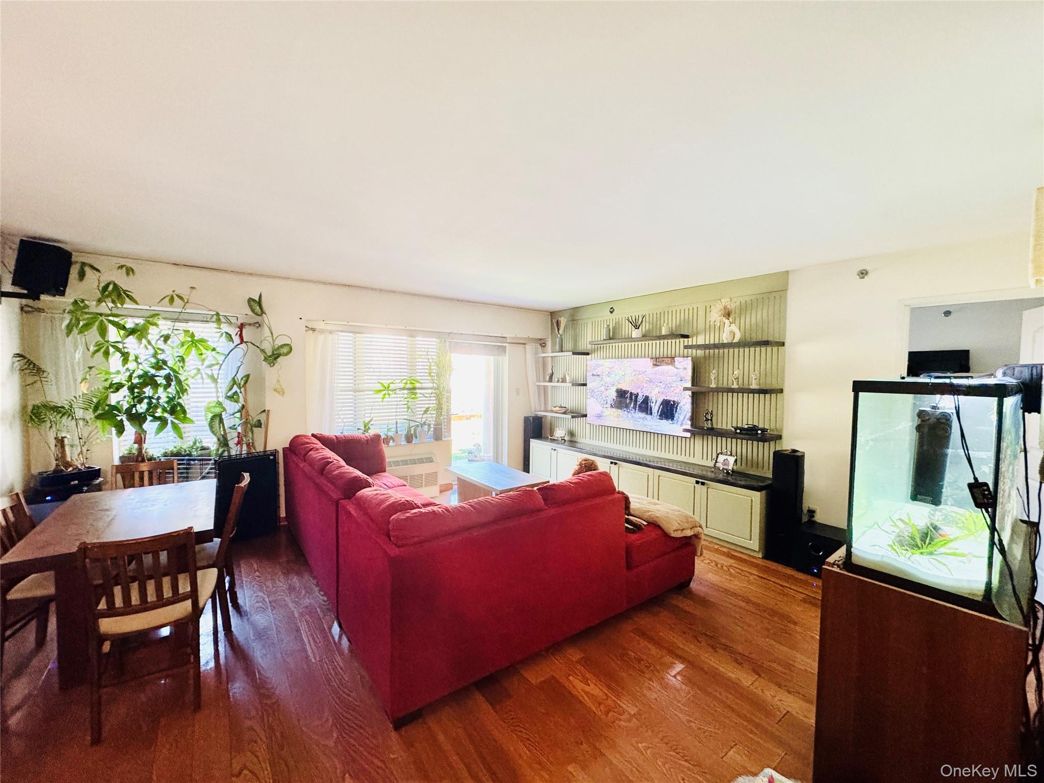 #2 photo, 64-34 Grand Central Parkway, クイーンズ区 Forest Hills , NY 11375