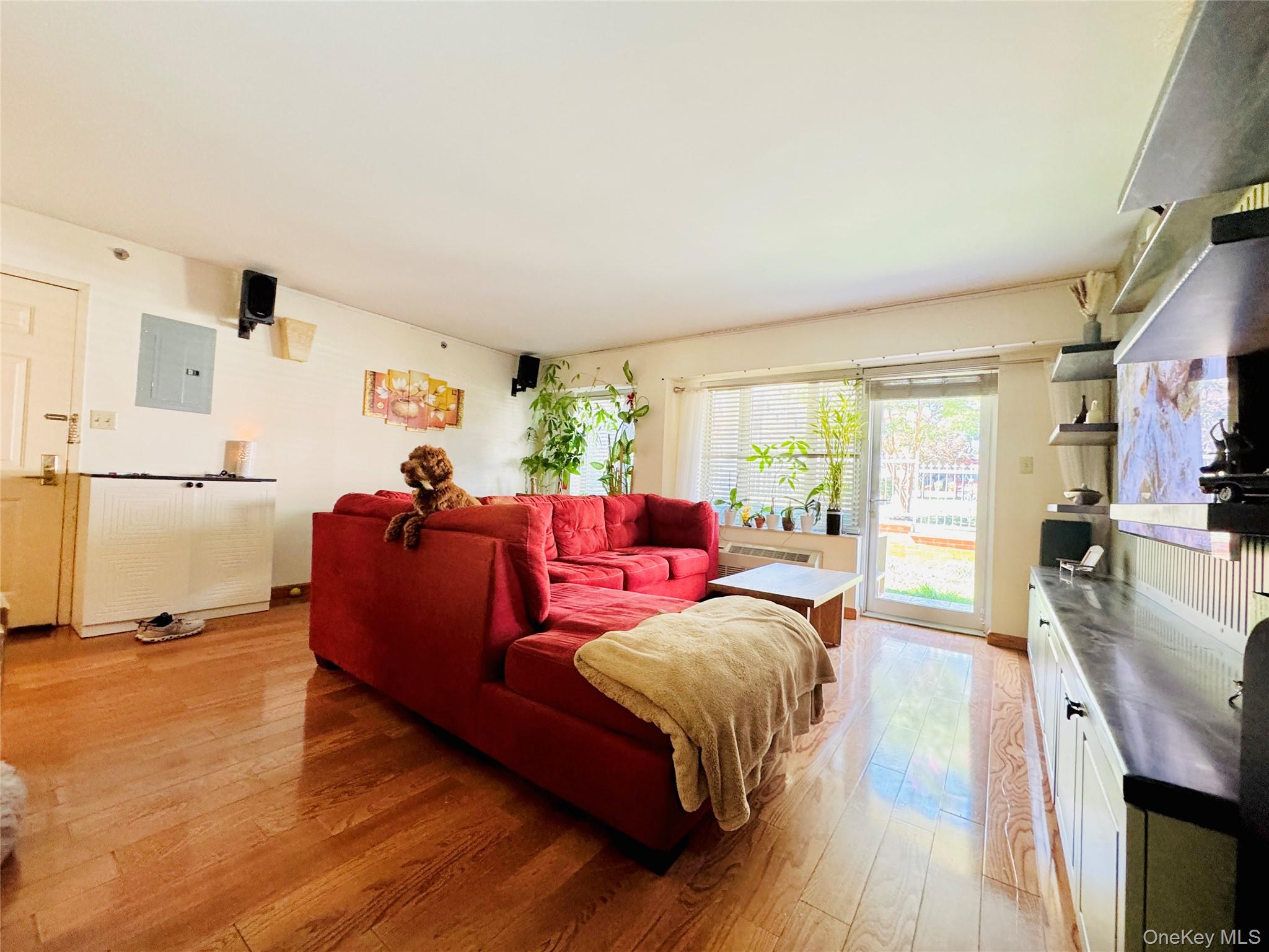 #6 photo, 64-34 Grand Central Parkway, クイーンズ区 Forest Hills , NY 11375