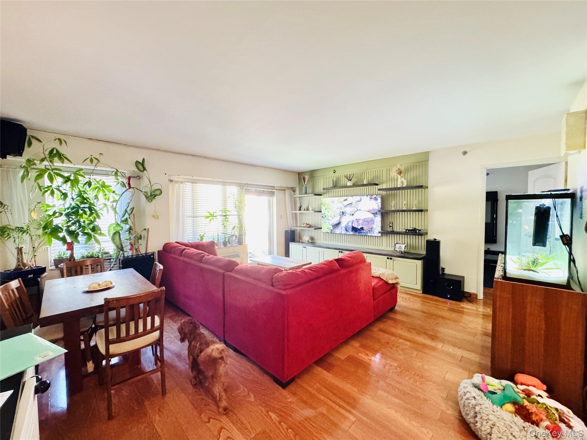 #9 photo, 64-34 Grand Central Parkway, クイーンズ区 Forest Hills , NY 11375