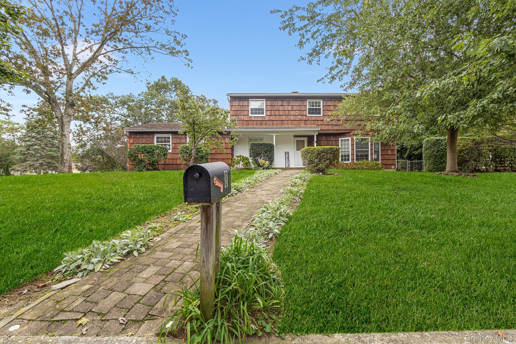 #1 photo, 8 Barry Lane, Mount Sinai , NY 11766