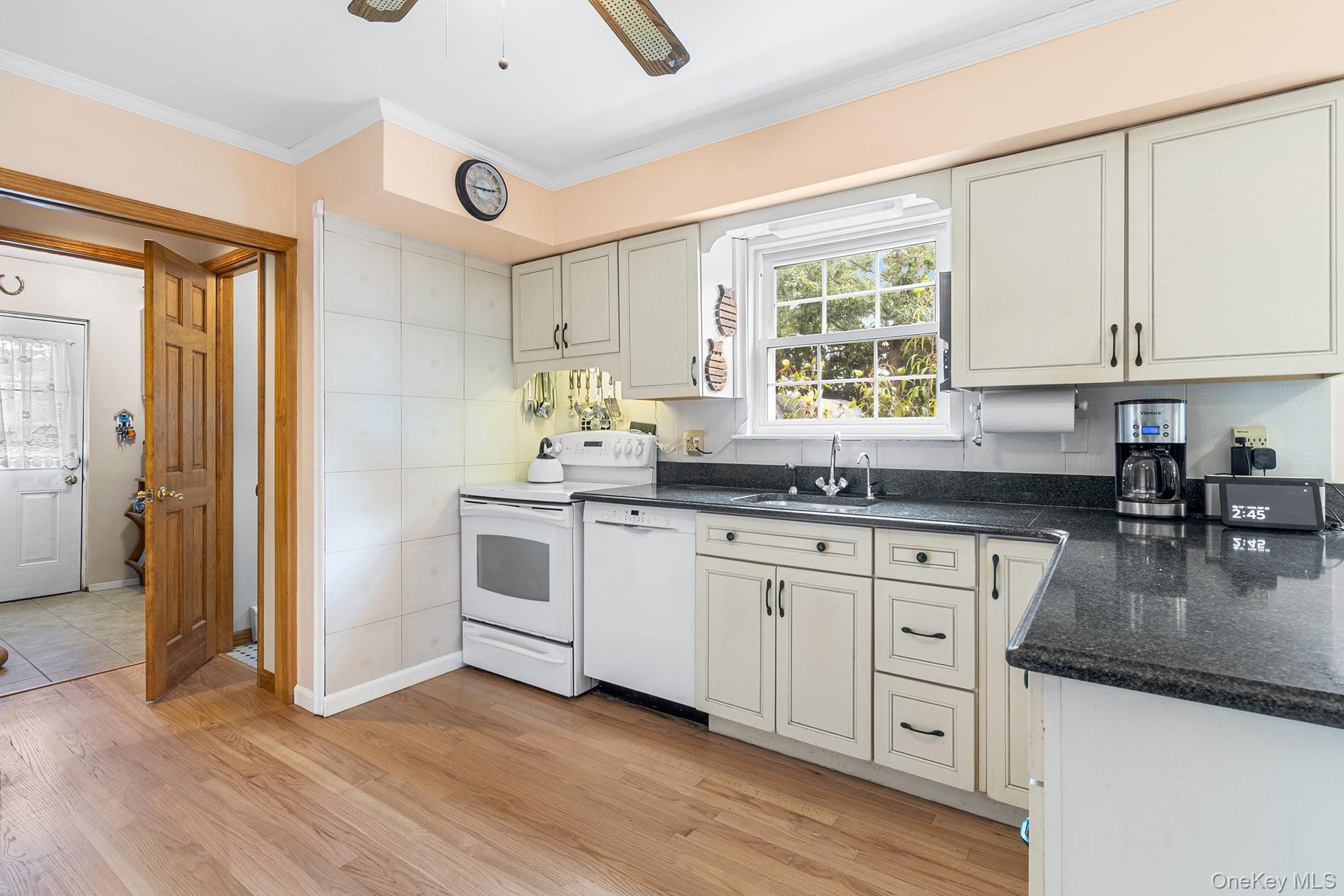 #10 photo, 8 Barry Lane, Mount Sinai , NY 11766