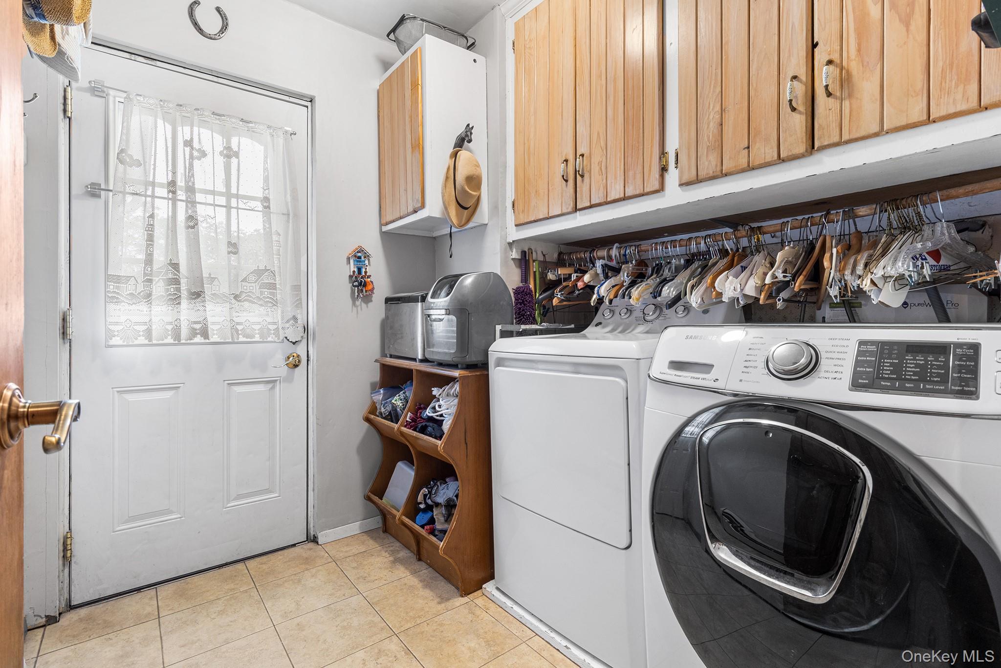 #12 photo, 8 Barry Lane, Mount Sinai , NY 11766