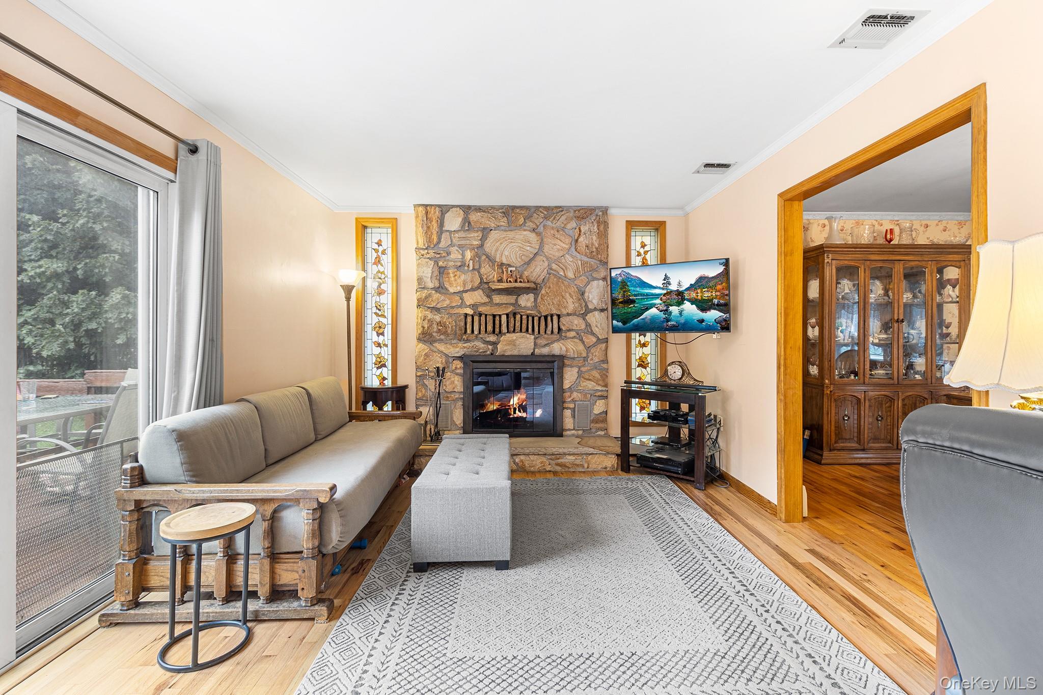 #3 photo, 8 Barry Lane, Mount Sinai , NY 11766