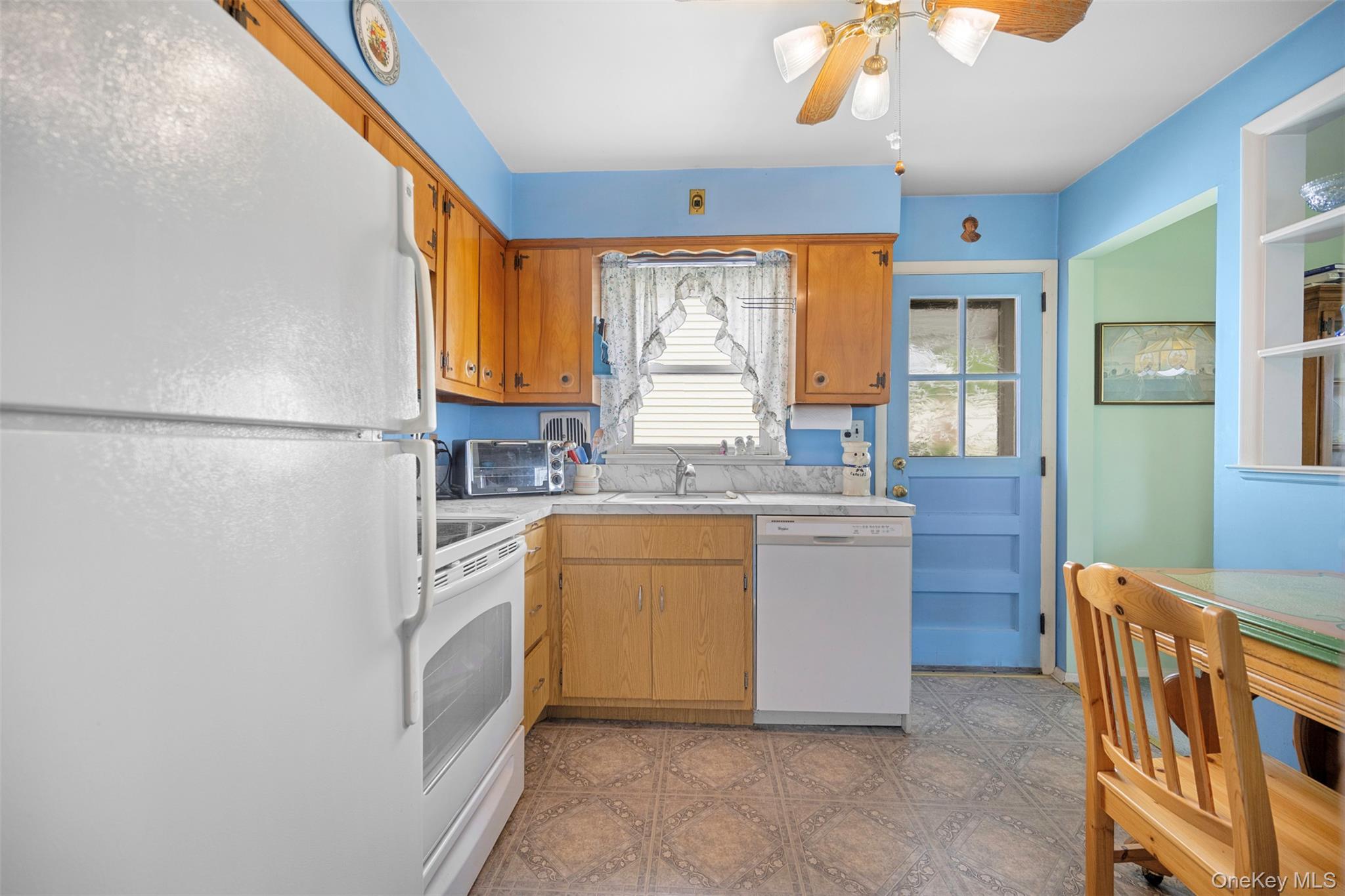 #18 photo, 504 6th Avenue, New Hyde Park , NY 11040