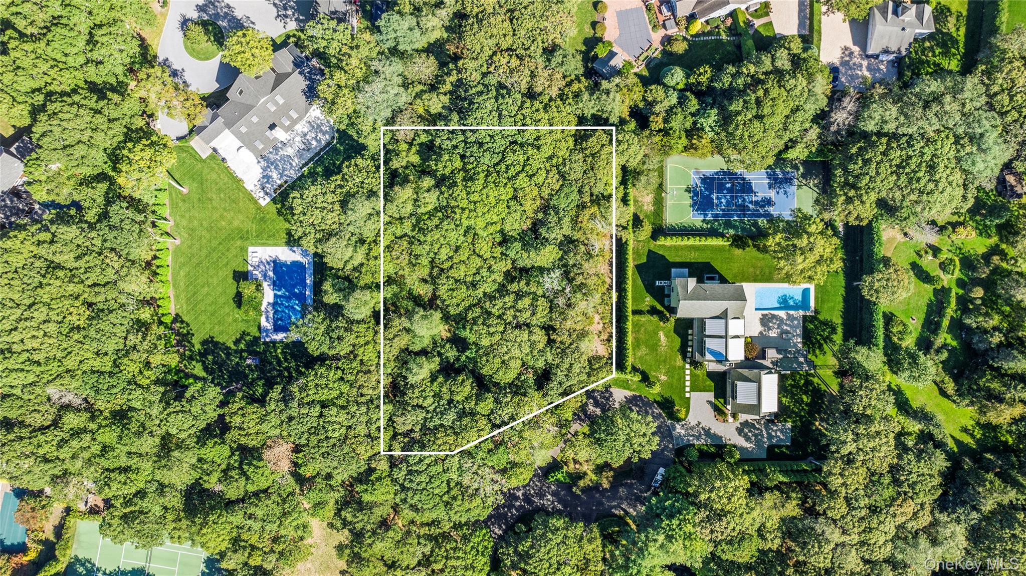 #2 photo, 5 Laurents Way, Quogue , NY 11959