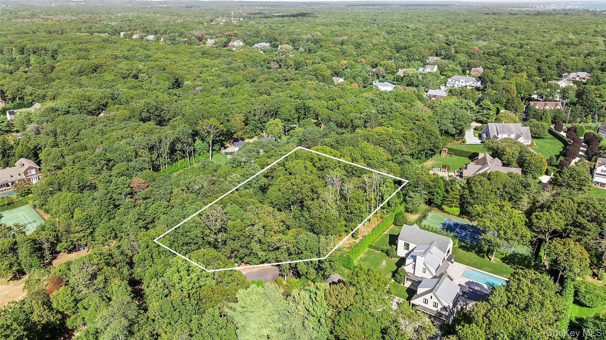 #4 photo, 5 Laurents Way, Quogue , NY 11959