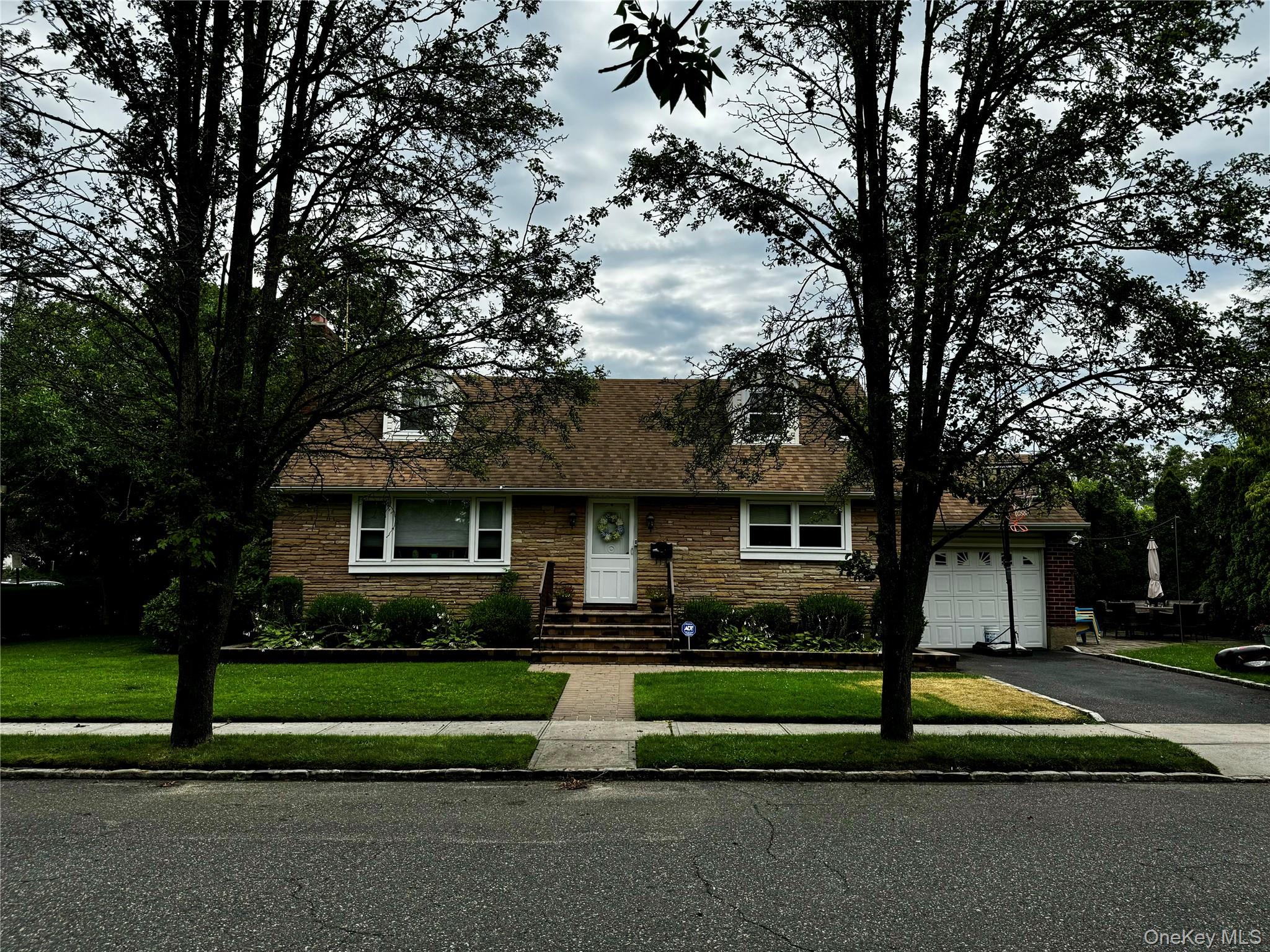 #1 photo, 6 Highland Terrace, Manhasset , NY 11030