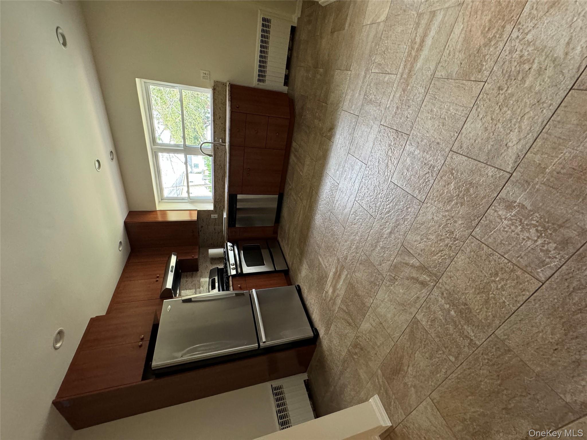 #10 photo, 6 Highland Terrace, Manhasset , NY 11030