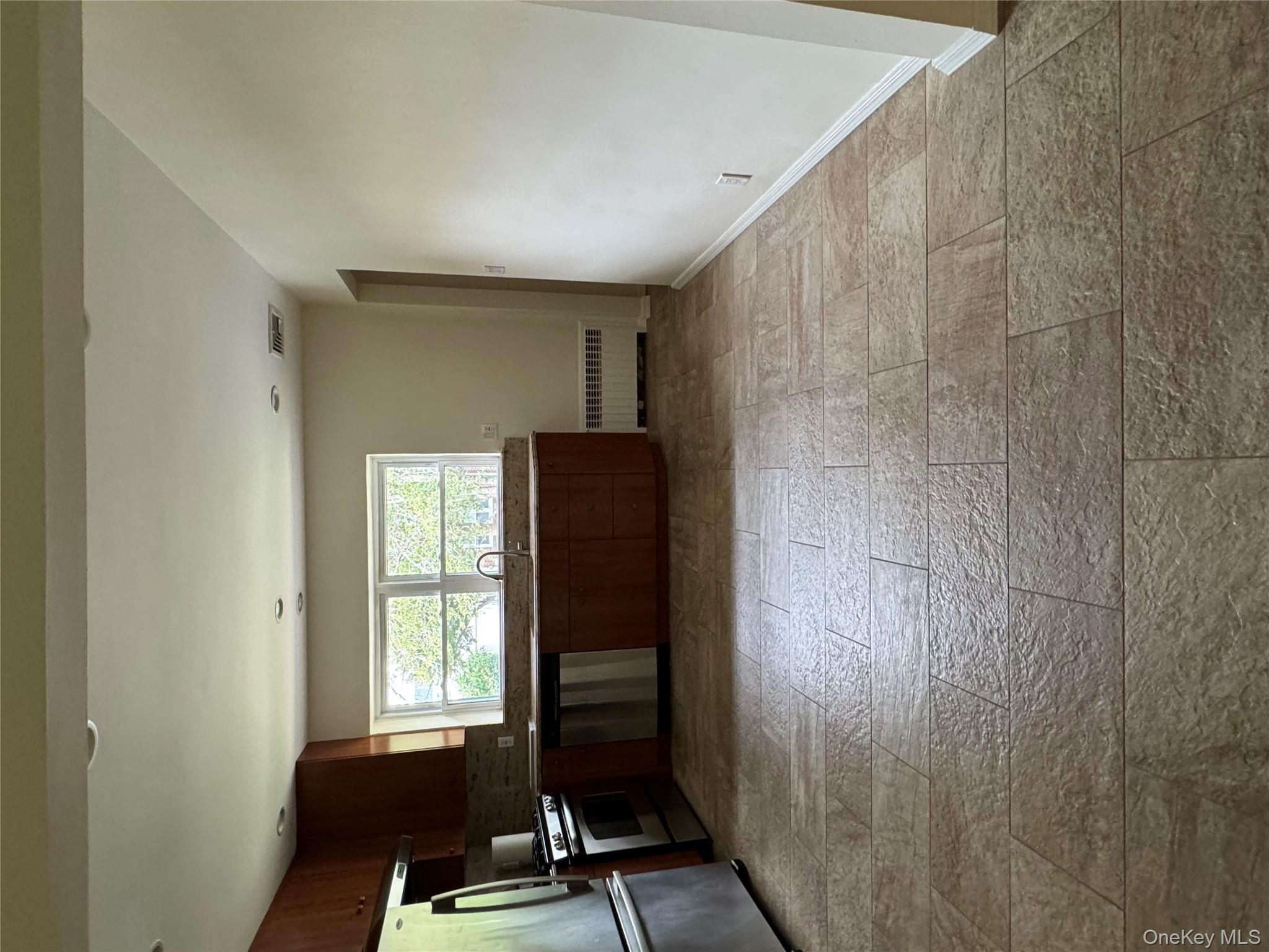 #11 photo, 6 Highland Terrace, Manhasset , NY 11030