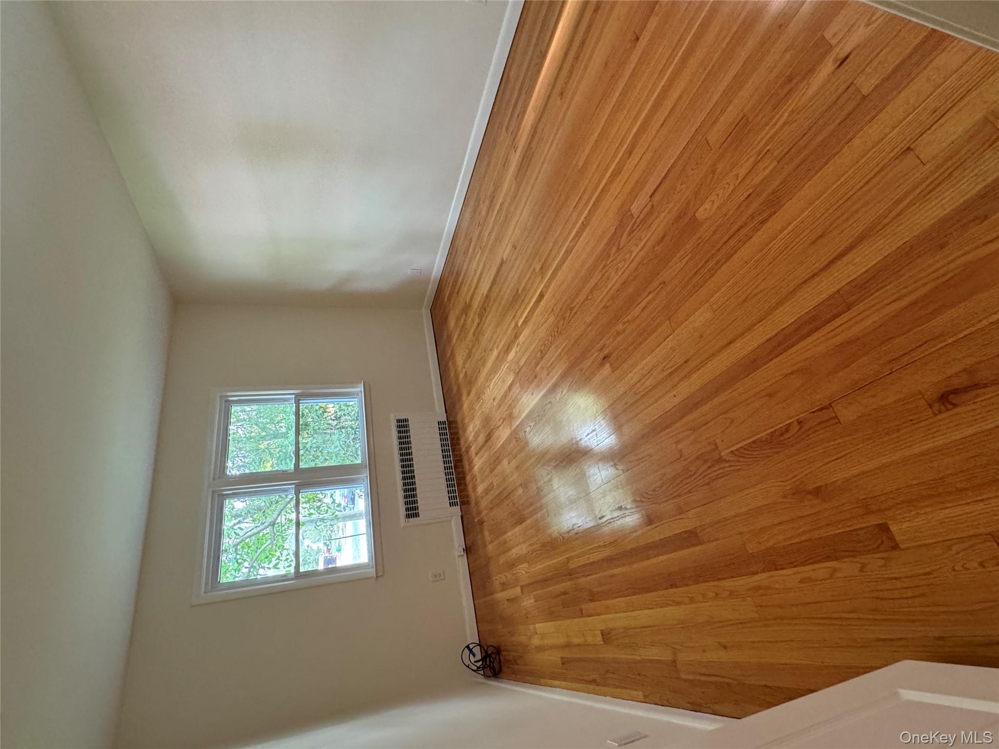 #4 photo, 6 Highland Terrace, Manhasset , NY 11030