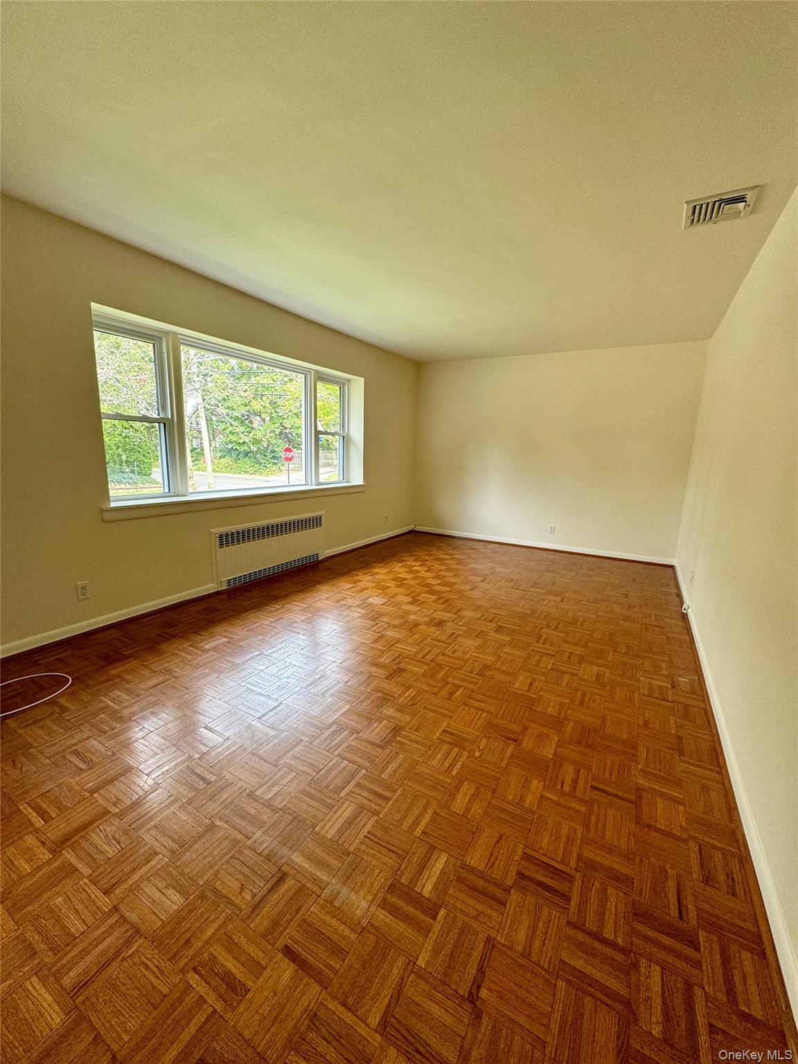 #6 photo, 6 Highland Terrace, Manhasset , NY 11030